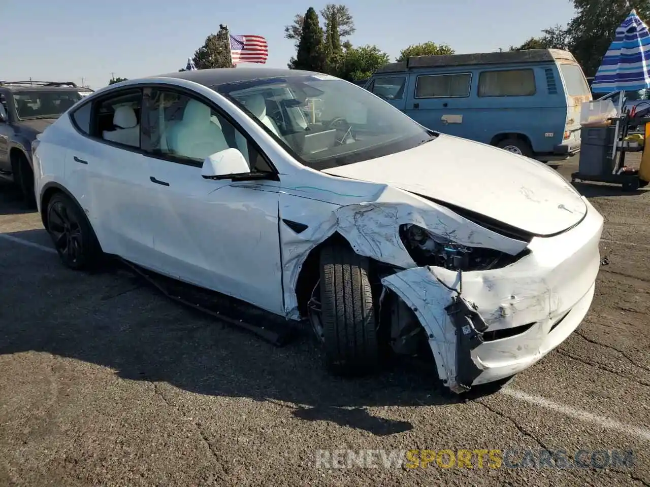 4 Photograph of a damaged car 7SAYGDEE4RF128933 TESLA MODEL Y 2024