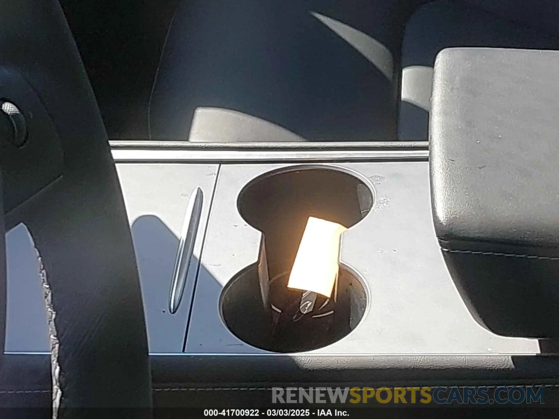 11 Photograph of a damaged car 7SAYGDEE4RF149457 TESLA MODEL Y 2024