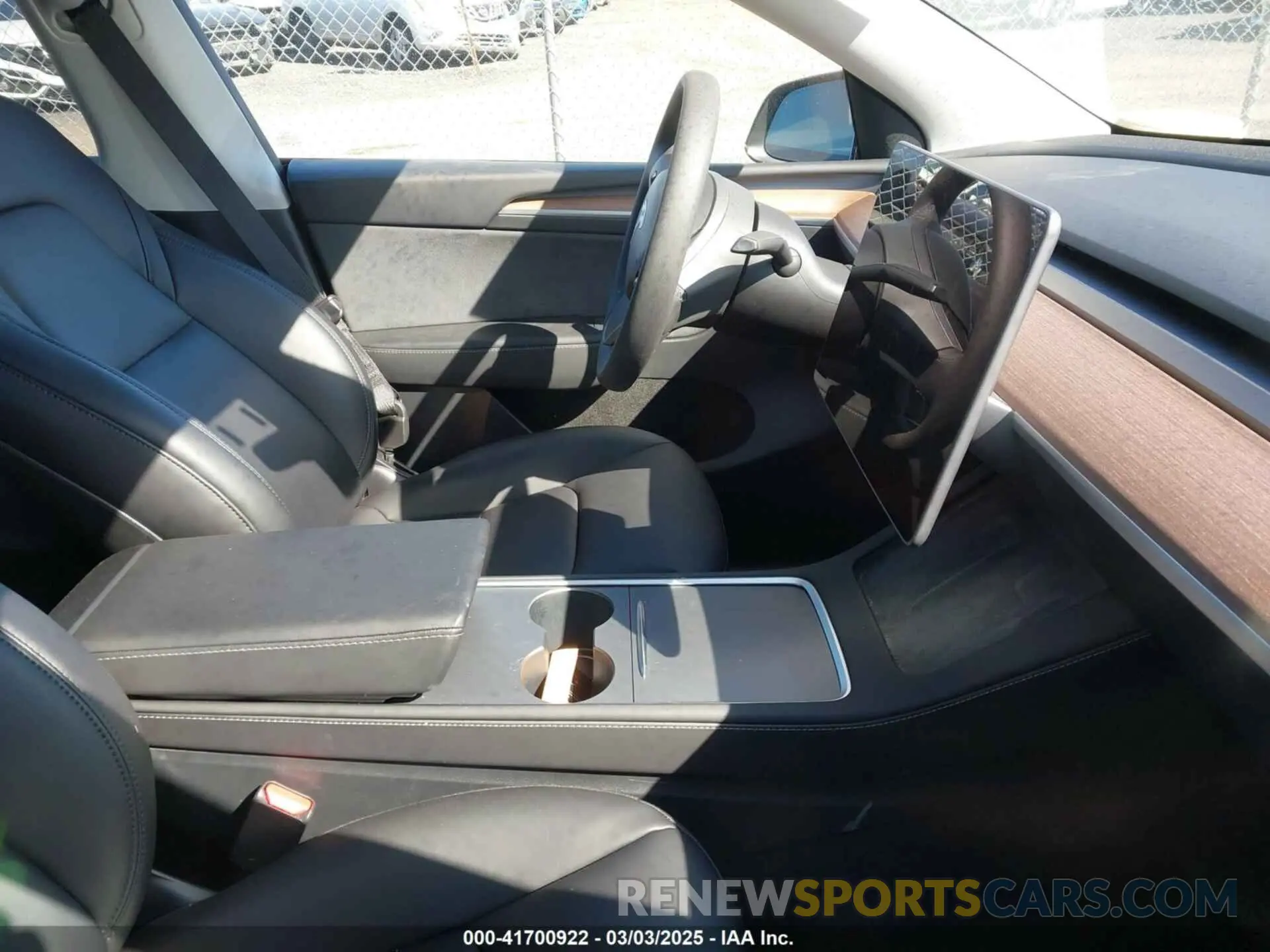 5 Photograph of a damaged car 7SAYGDEE4RF149457 TESLA MODEL Y 2024
