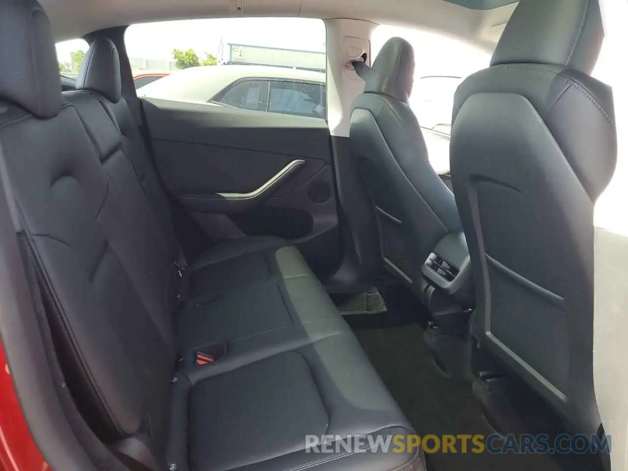 10 Photograph of a damaged car 7SAYGDEE4RF156411 TESLA MODEL Y 2024