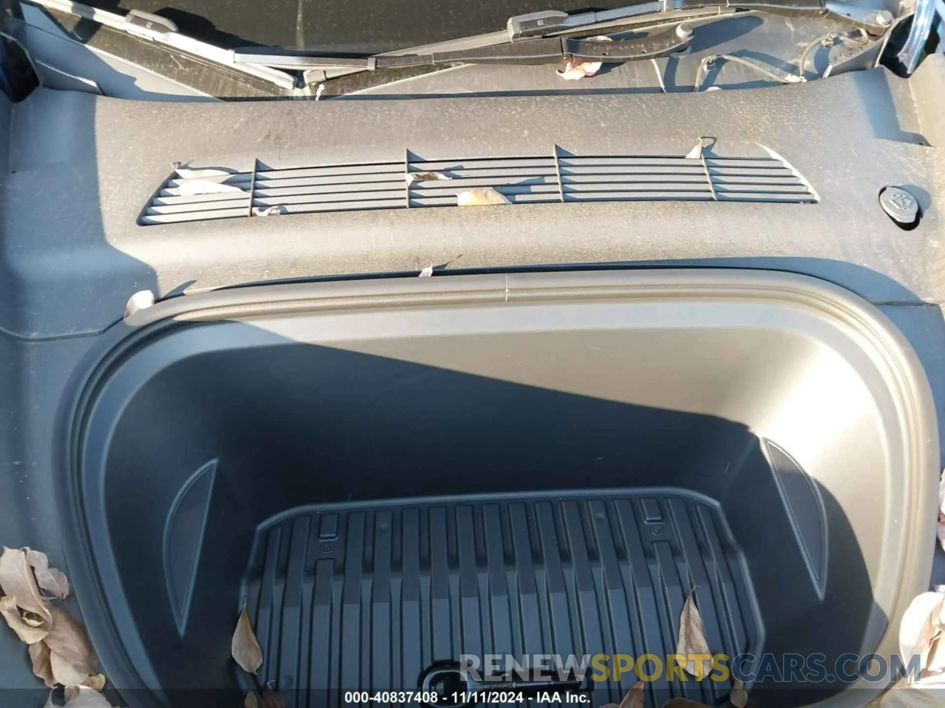 10 Photograph of a damaged car 7SAYGDEE4RF984359 TESLA MODEL Y 2024