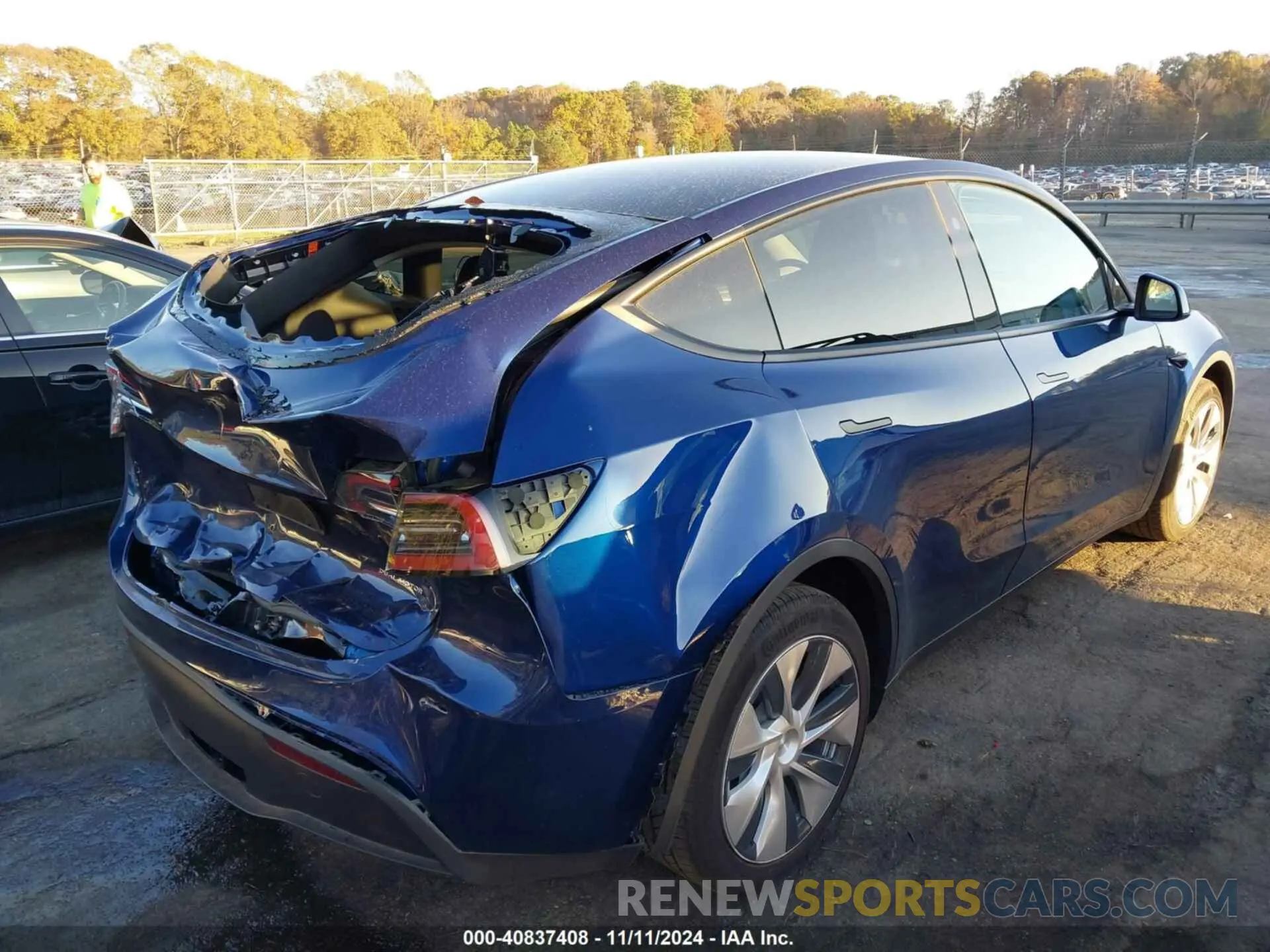 4 Photograph of a damaged car 7SAYGDEE4RF984359 TESLA MODEL Y 2024