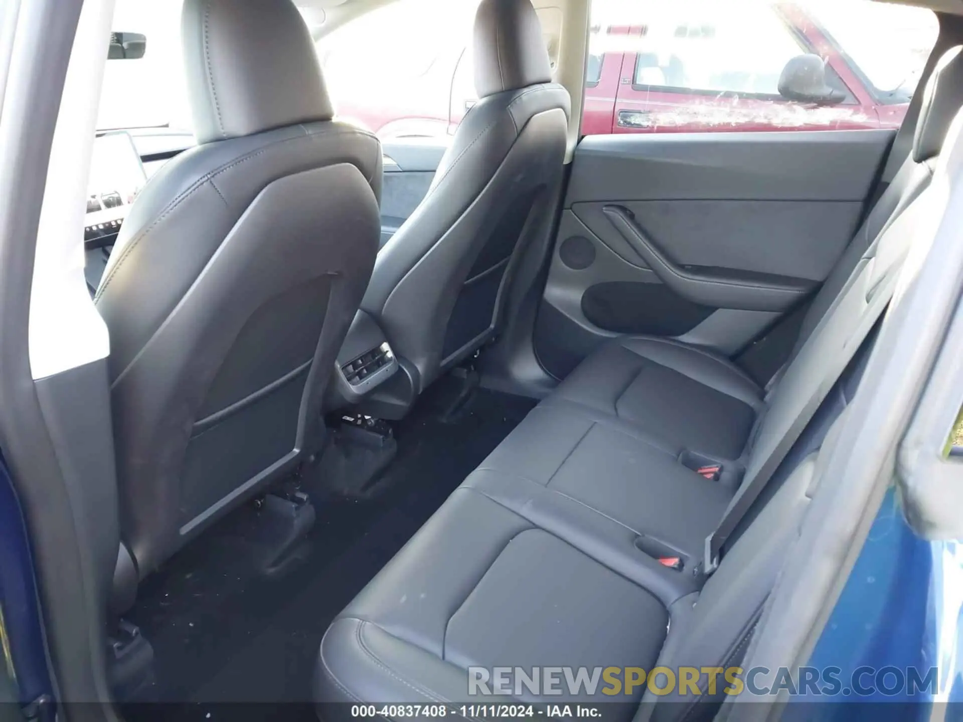 8 Photograph of a damaged car 7SAYGDEE4RF984359 TESLA MODEL Y 2024