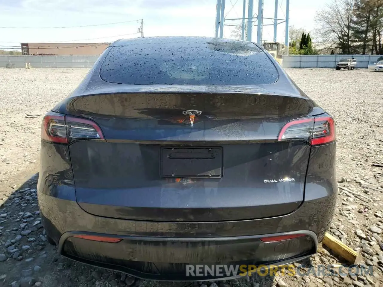 6 Photograph of a damaged car 7SAYGDEE4RF990274 TESLA MODEL Y 2024
