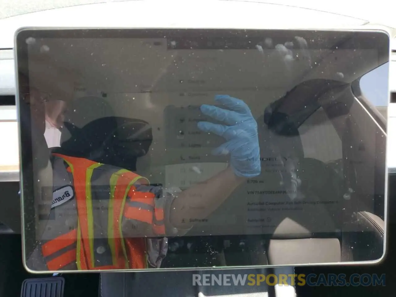 9 Photograph of a damaged car 7SAYGDEE4RF990274 TESLA MODEL Y 2024