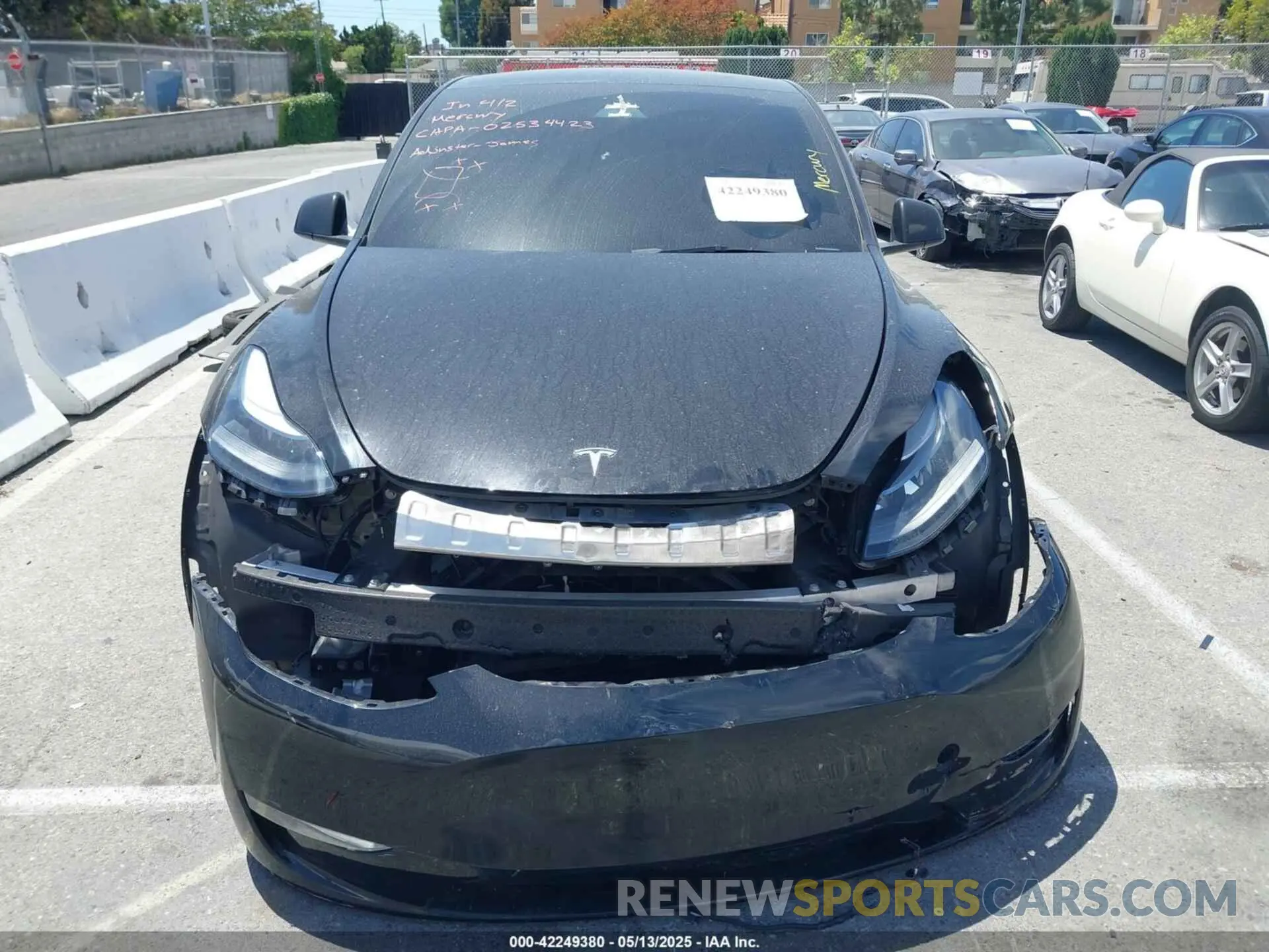 12 Photograph of a damaged car 7SAYGDEE5RA220193 TESLA MODEL Y 2024