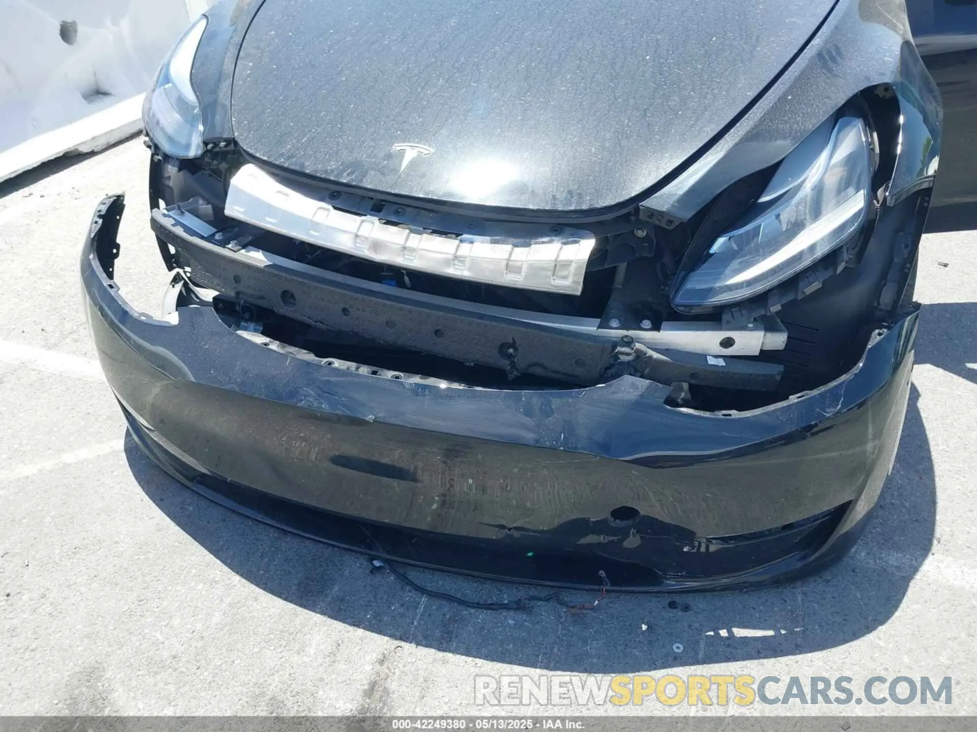 19 Photograph of a damaged car 7SAYGDEE5RA220193 TESLA MODEL Y 2024