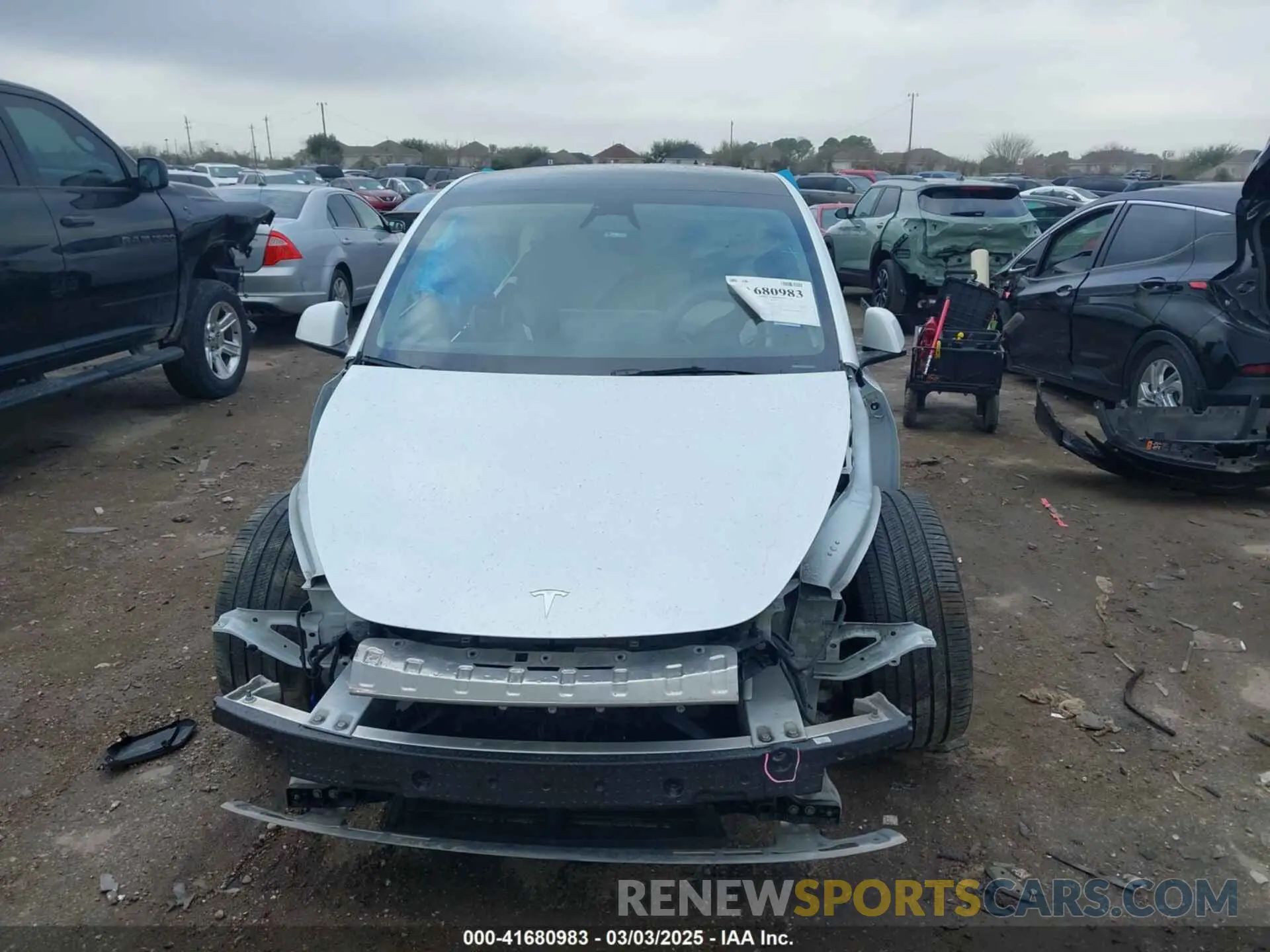 12 Photograph of a damaged car 7SAYGDEE5RA220498 TESLA MODEL Y 2024