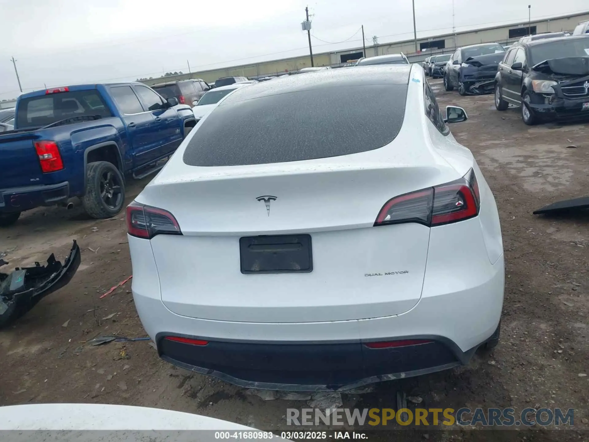 16 Photograph of a damaged car 7SAYGDEE5RA220498 TESLA MODEL Y 2024