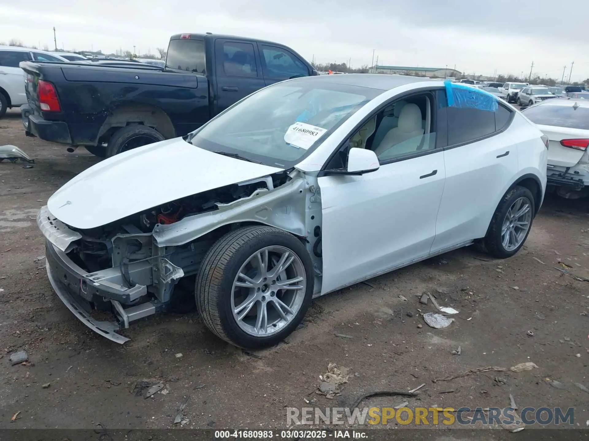 2 Photograph of a damaged car 7SAYGDEE5RA220498 TESLA MODEL Y 2024
