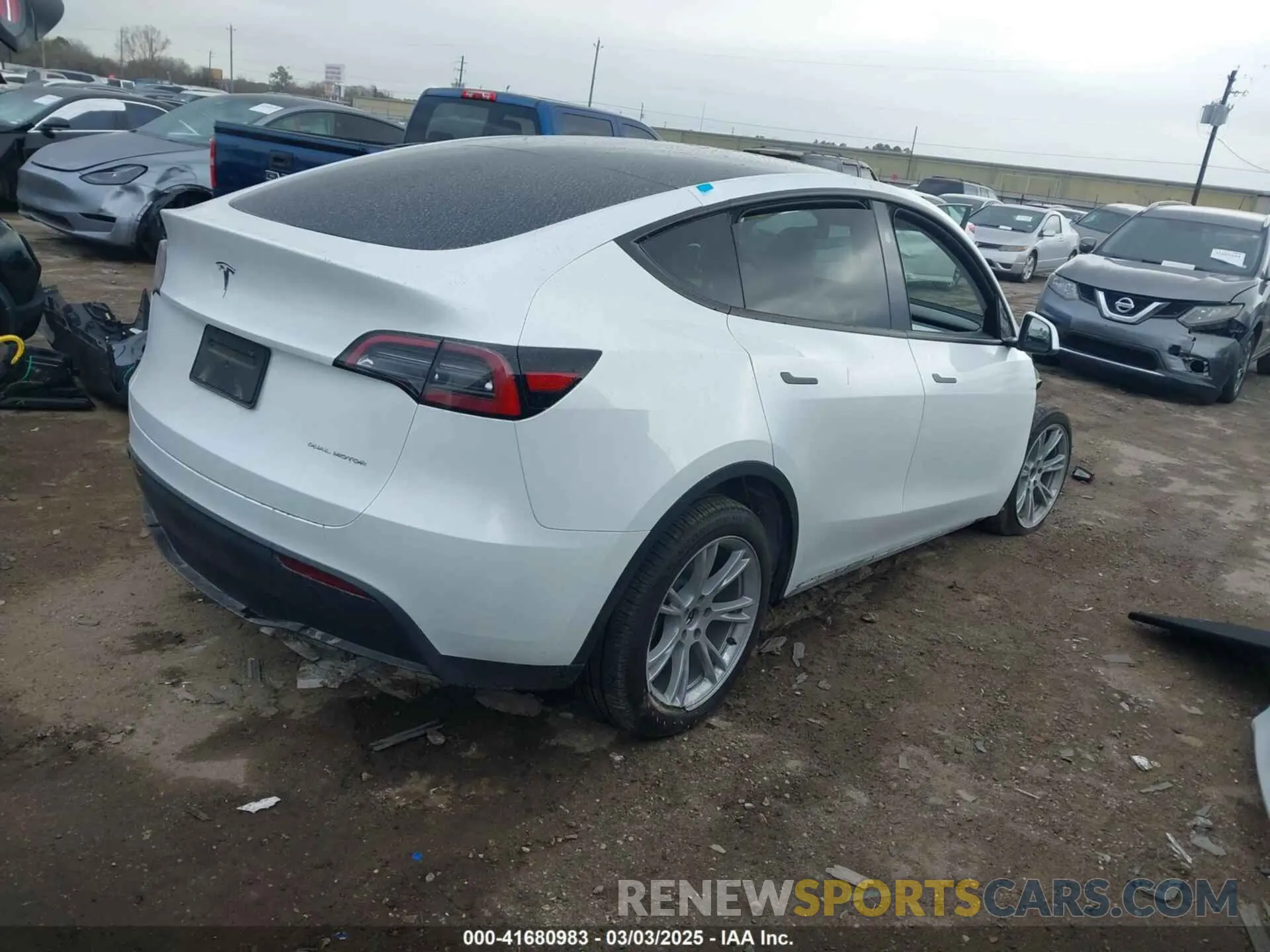 4 Photograph of a damaged car 7SAYGDEE5RA220498 TESLA MODEL Y 2024