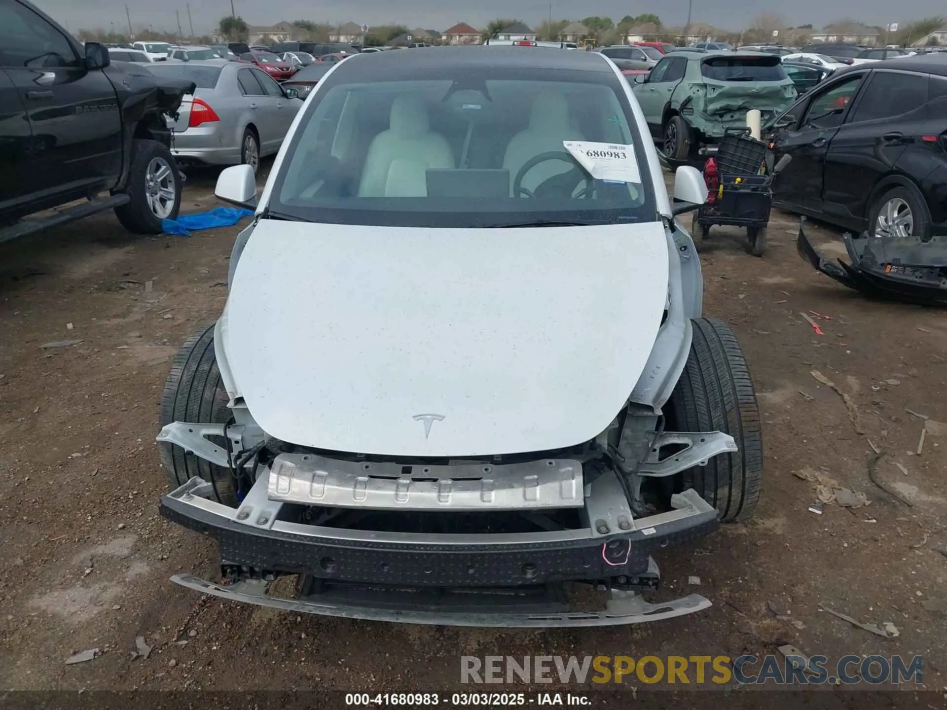 6 Photograph of a damaged car 7SAYGDEE5RA220498 TESLA MODEL Y 2024