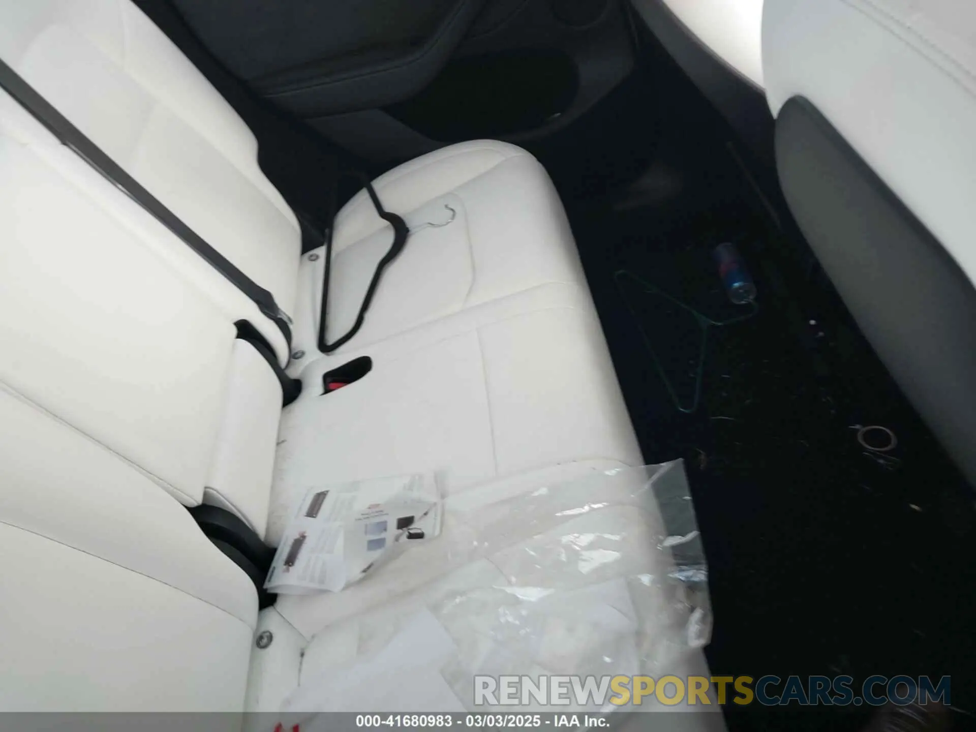 8 Photograph of a damaged car 7SAYGDEE5RA220498 TESLA MODEL Y 2024