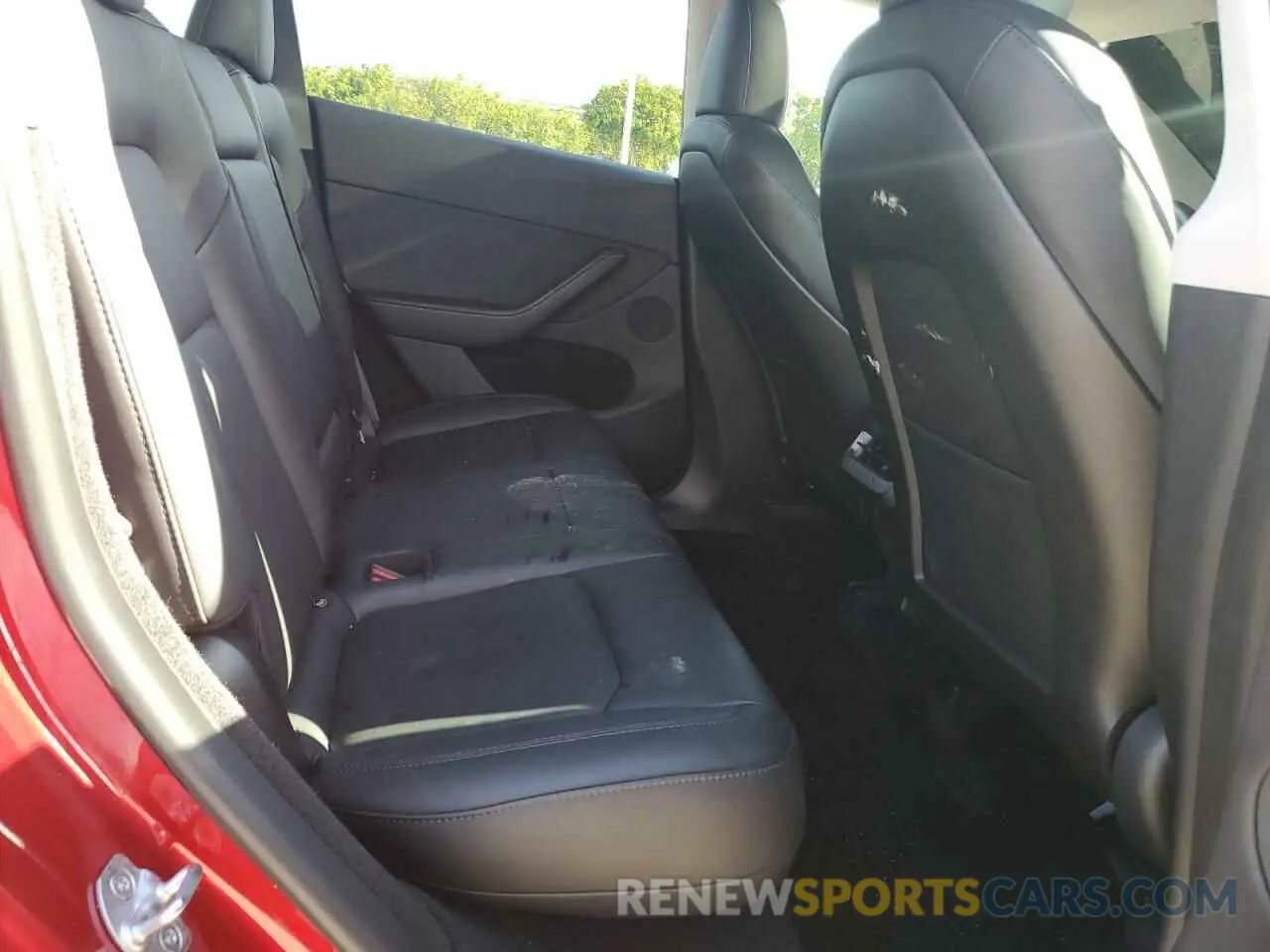 11 Photograph of a damaged car 7SAYGDEE5RA222011 TESLA MODEL Y 2024