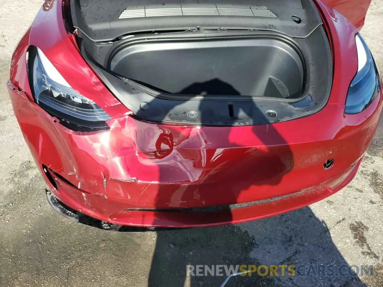 12 Photograph of a damaged car 7SAYGDEE5RA222011 TESLA MODEL Y 2024