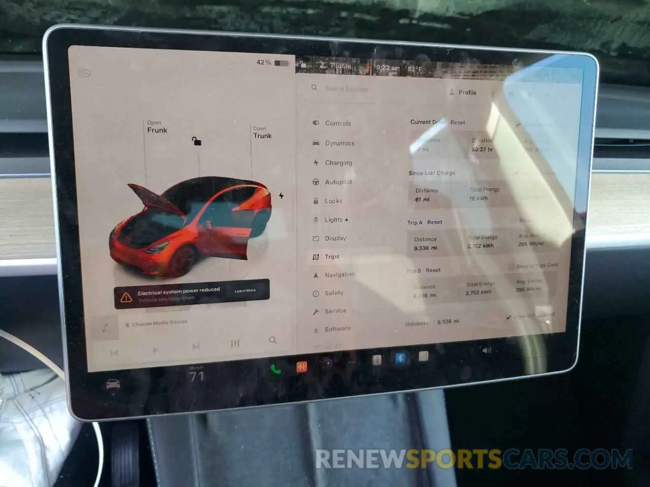 9 Photograph of a damaged car 7SAYGDEE5RA222011 TESLA MODEL Y 2024
