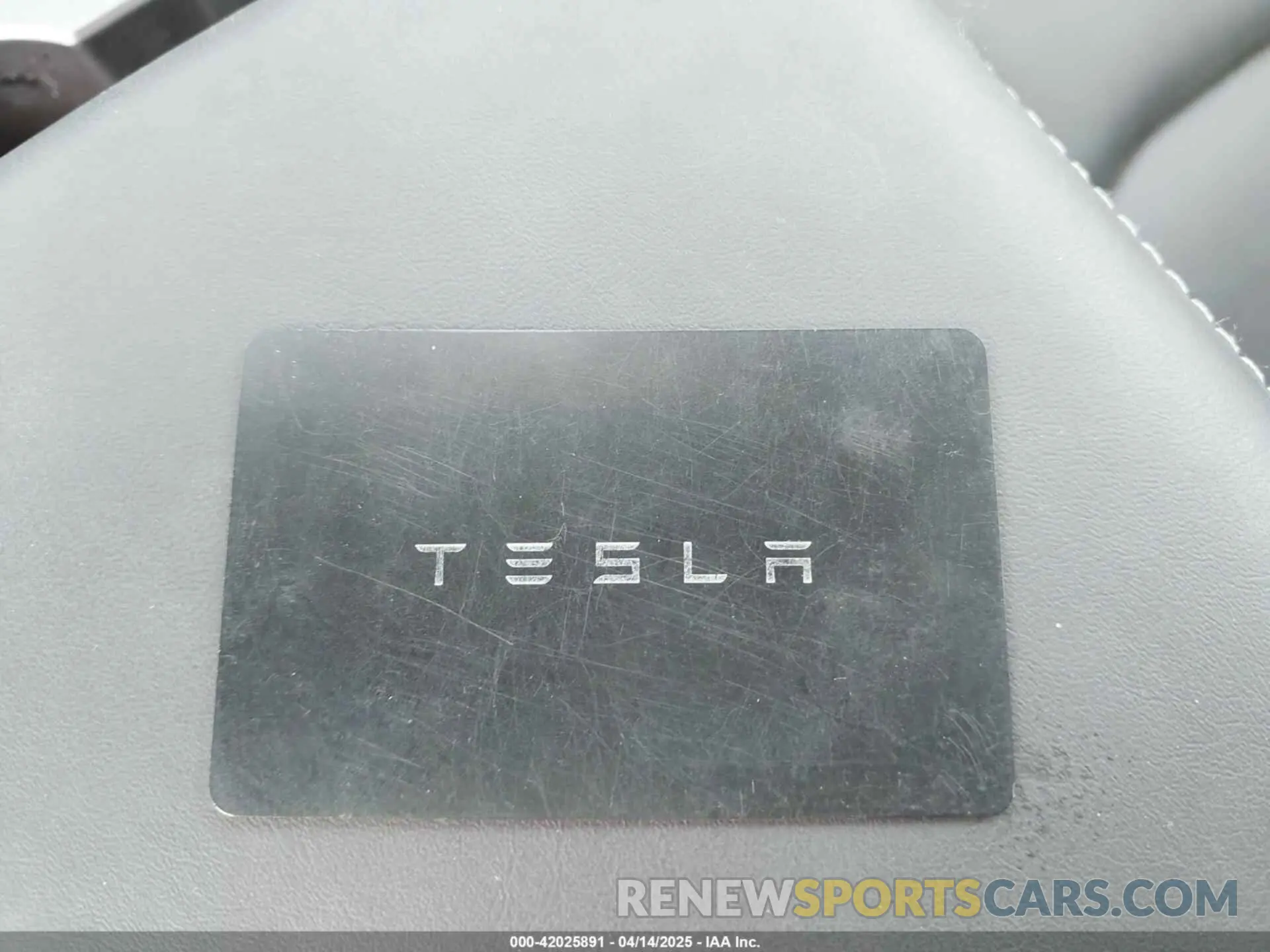 11 Photograph of a damaged car 7SAYGDEE5RA226317 TESLA MODEL Y 2024