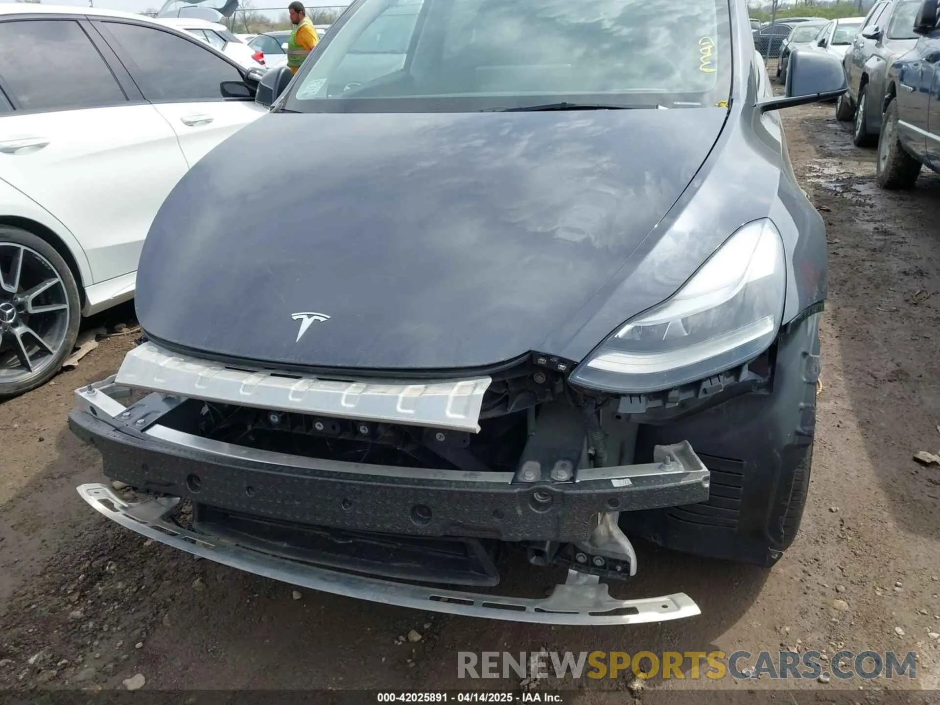 13 Photograph of a damaged car 7SAYGDEE5RA226317 TESLA MODEL Y 2024