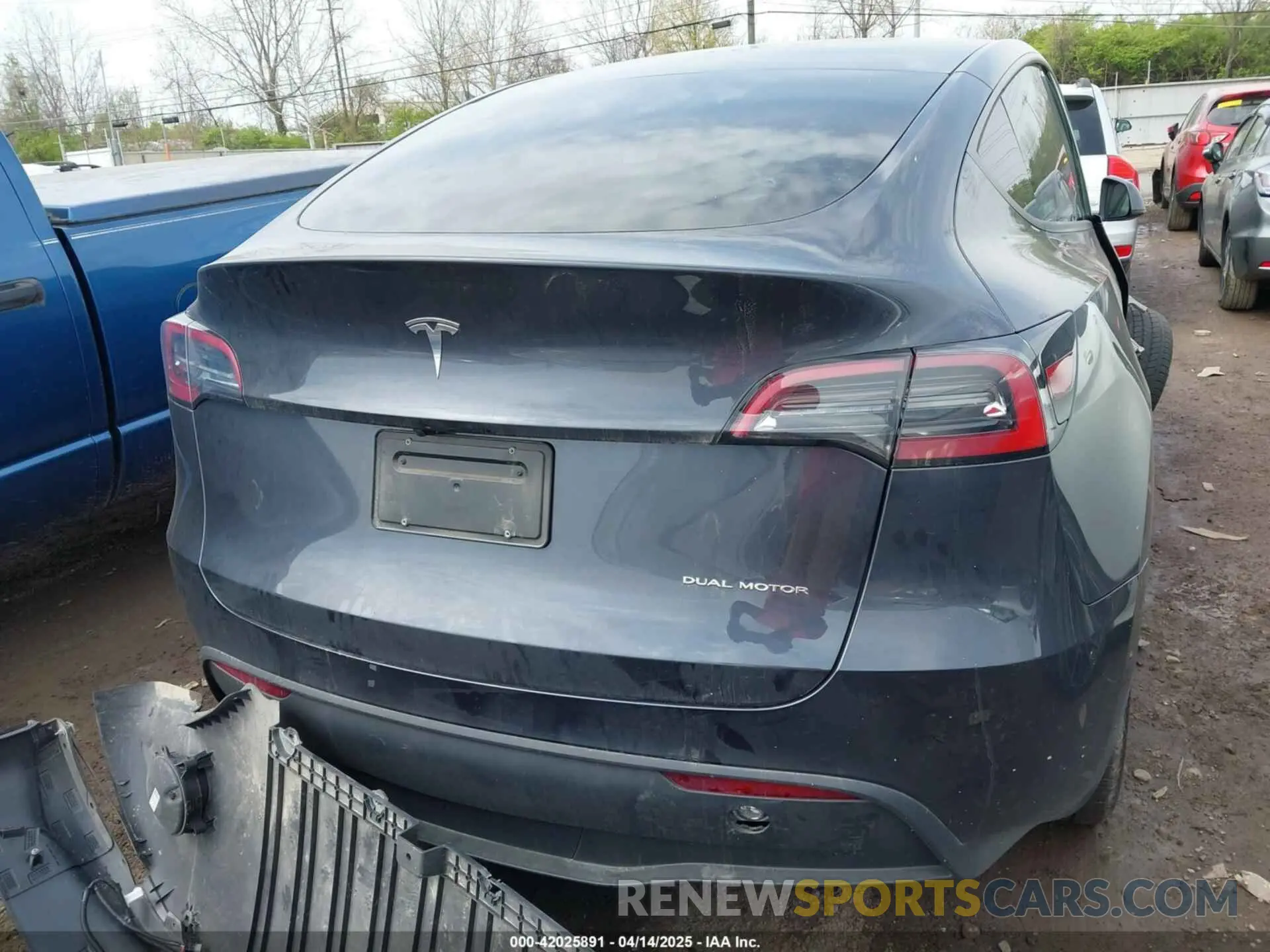 17 Photograph of a damaged car 7SAYGDEE5RA226317 TESLA MODEL Y 2024