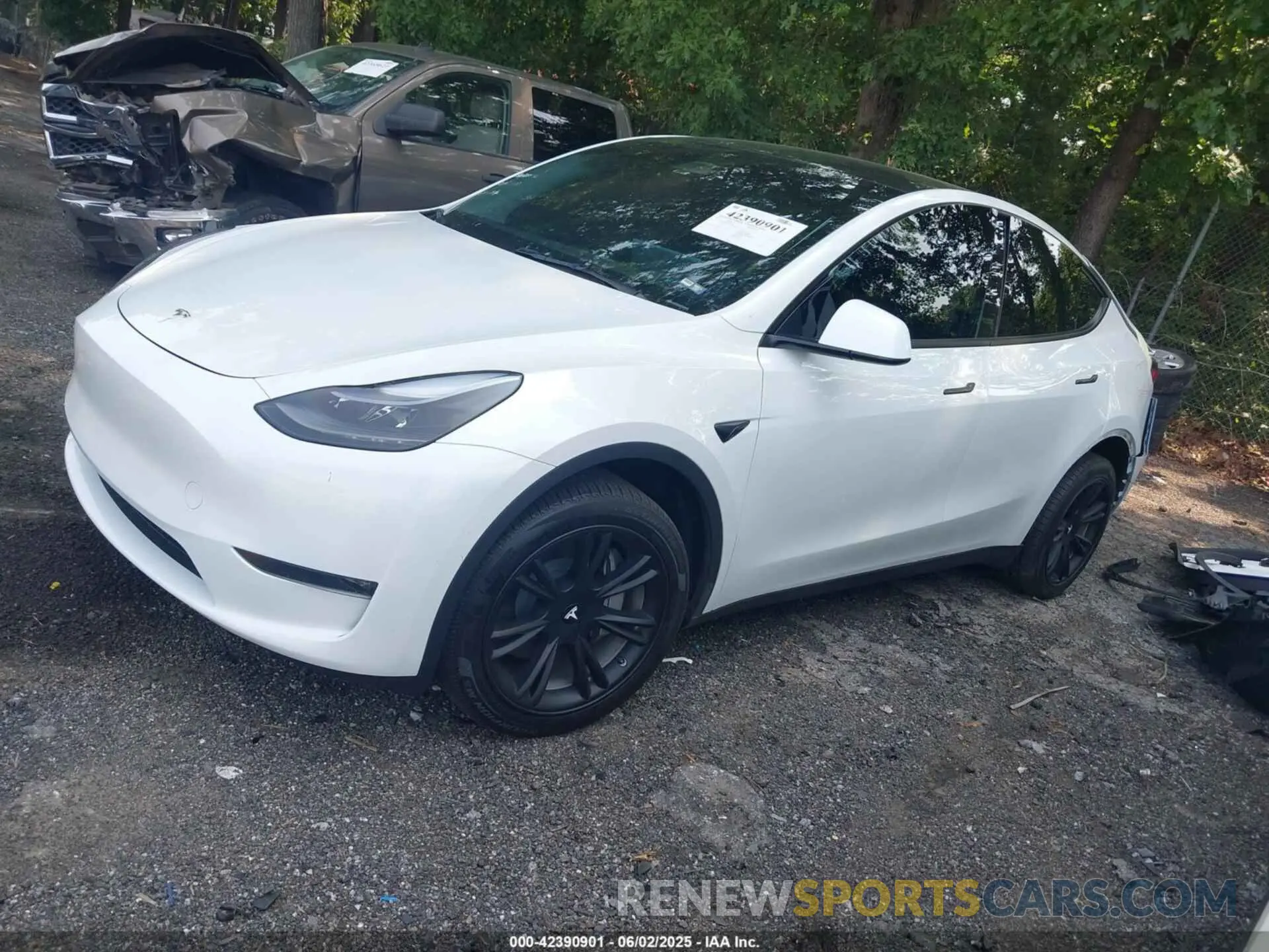 2 Photograph of a damaged car 7SAYGDEE5RA229542 TESLA MODEL Y 2024