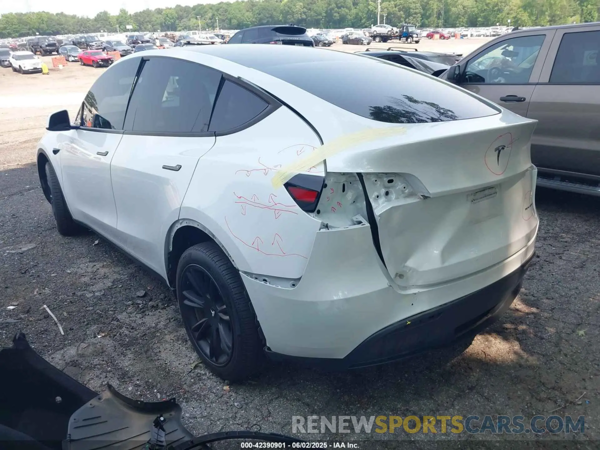 3 Photograph of a damaged car 7SAYGDEE5RA229542 TESLA MODEL Y 2024