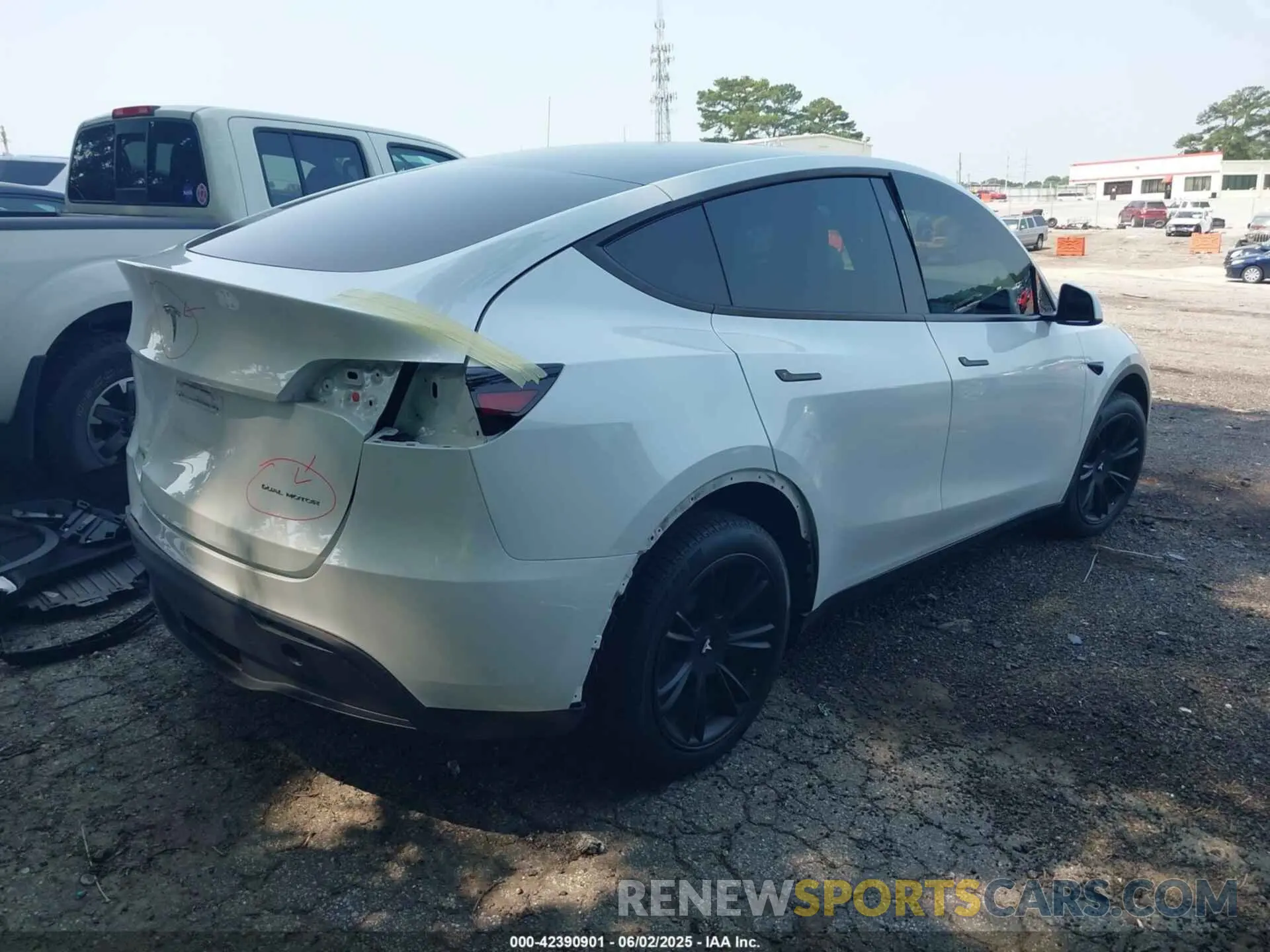 4 Photograph of a damaged car 7SAYGDEE5RA229542 TESLA MODEL Y 2024
