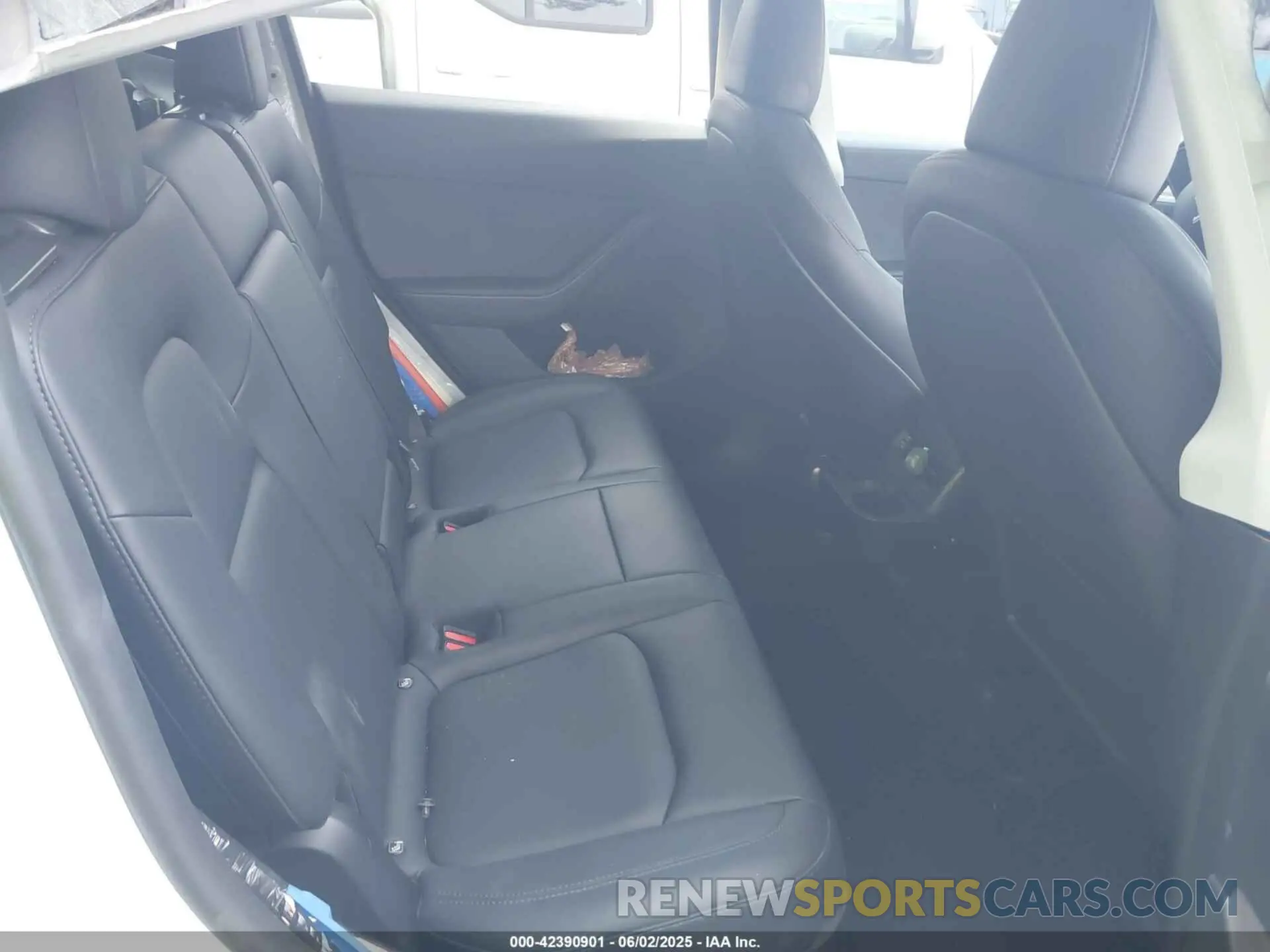 8 Photograph of a damaged car 7SAYGDEE5RA229542 TESLA MODEL Y 2024
