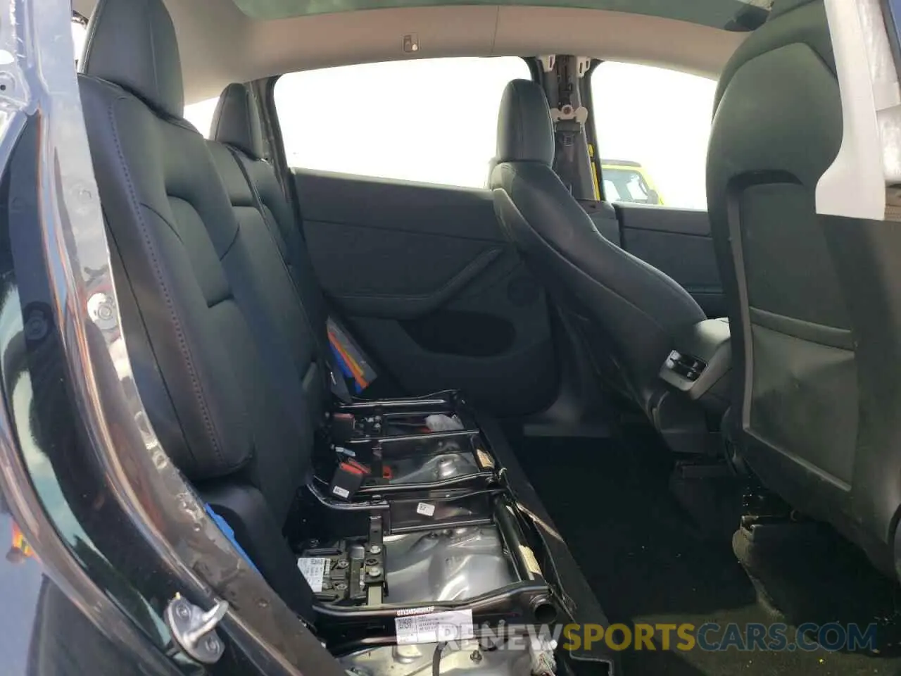 11 Photograph of a damaged car 7SAYGDEE5RA231890 TESLA MODEL Y 2024