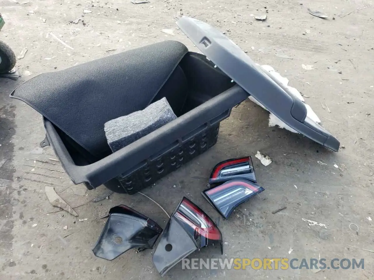 13 Photograph of a damaged car 7SAYGDEE5RA231890 TESLA MODEL Y 2024