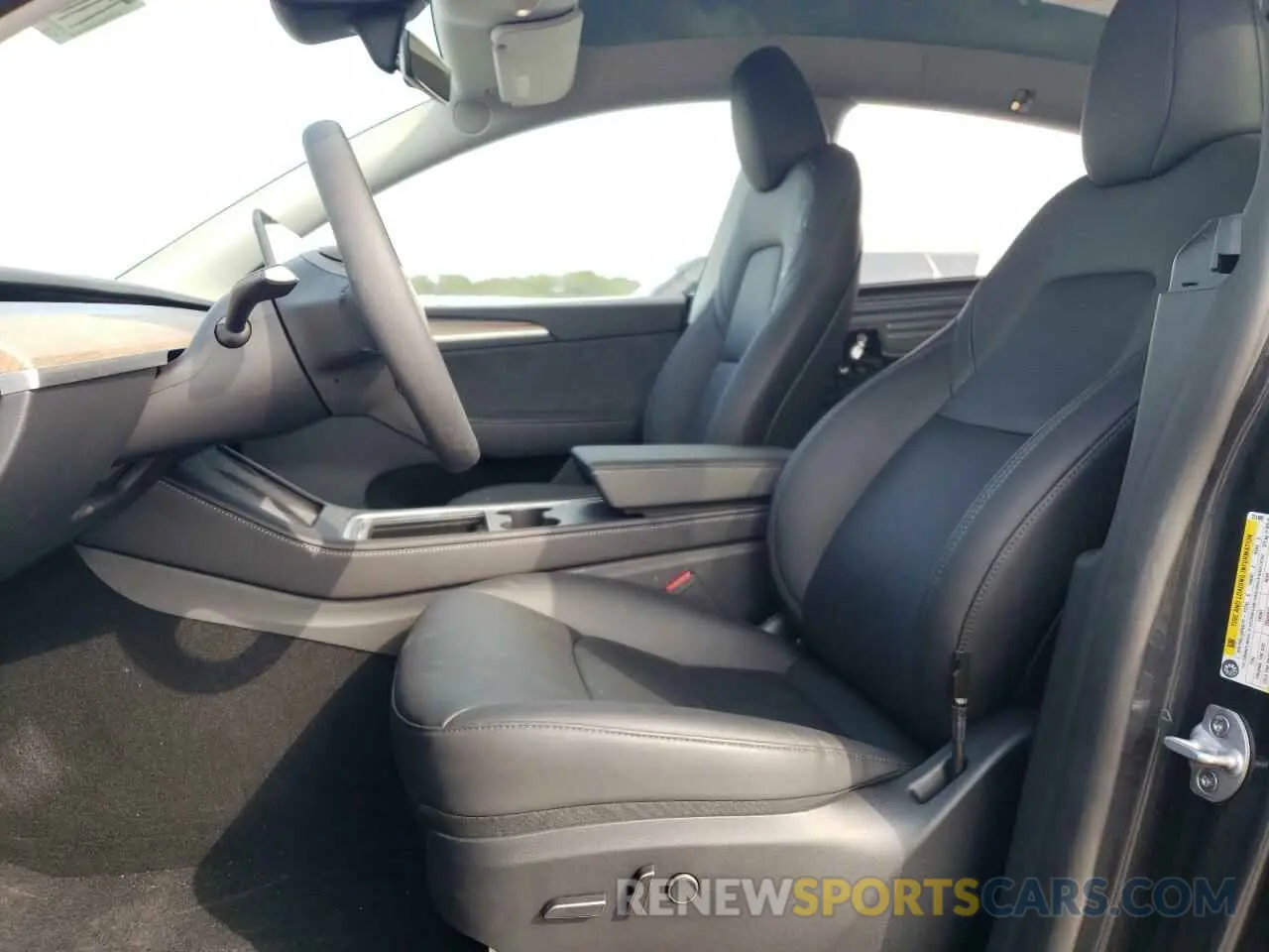 7 Photograph of a damaged car 7SAYGDEE5RA231890 TESLA MODEL Y 2024