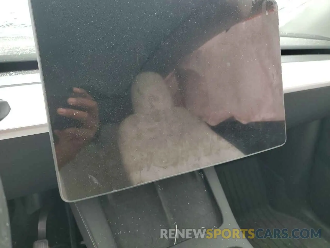 9 Photograph of a damaged car 7SAYGDEE5RA235339 TESLA MODEL Y 2024