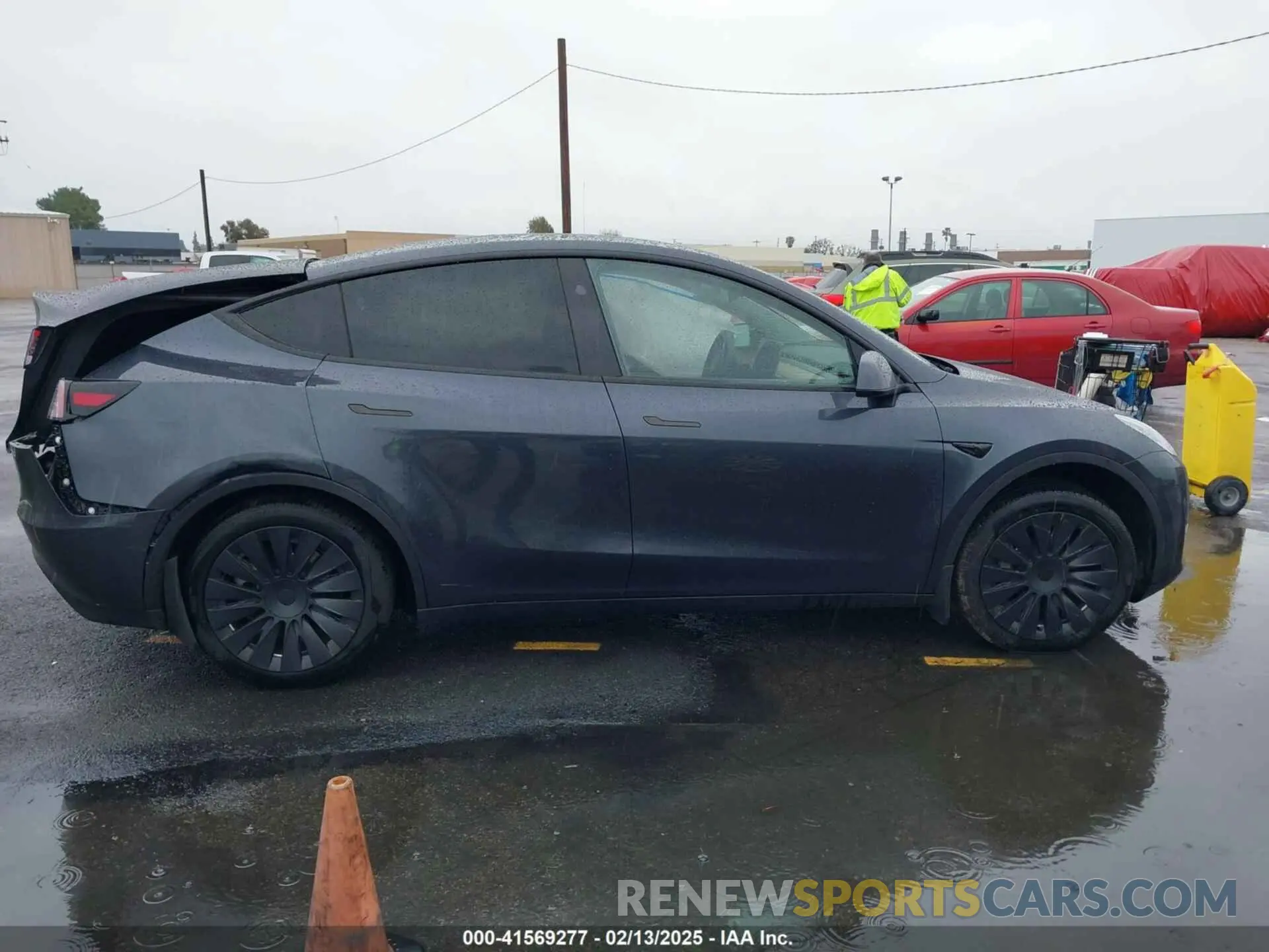 12 Photograph of a damaged car 7SAYGDEE5RA241433 TESLA MODEL Y 2024
