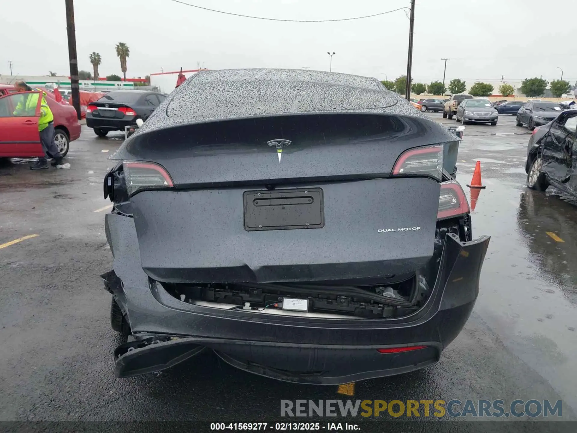 15 Photograph of a damaged car 7SAYGDEE5RA241433 TESLA MODEL Y 2024