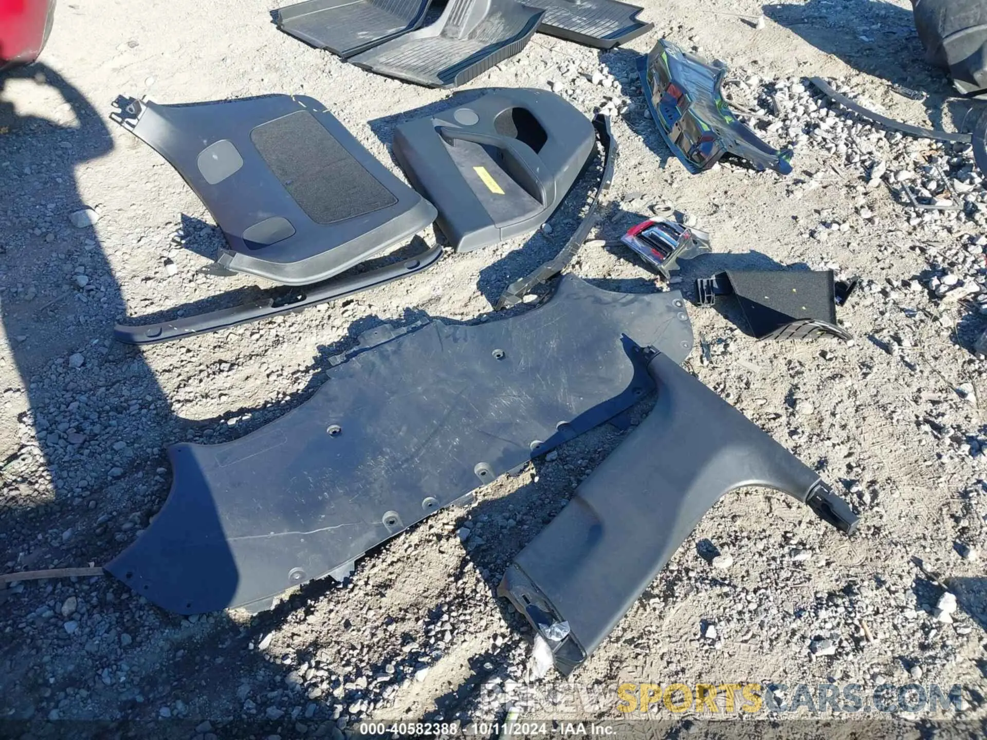 12 Photograph of a damaged car 7SAYGDEE5RA247944 TESLA MODEL Y 2024
