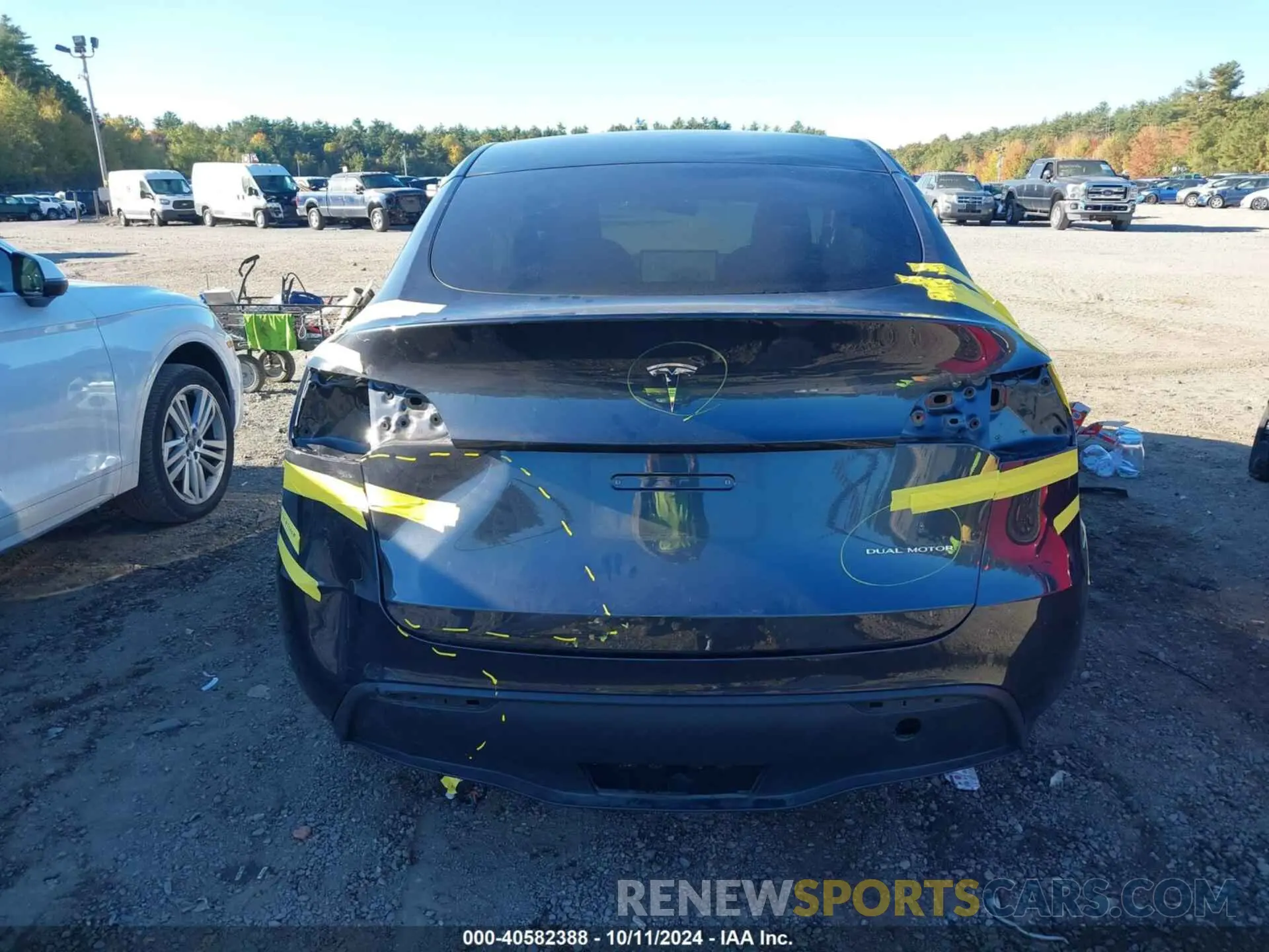 17 Photograph of a damaged car 7SAYGDEE5RA247944 TESLA MODEL Y 2024