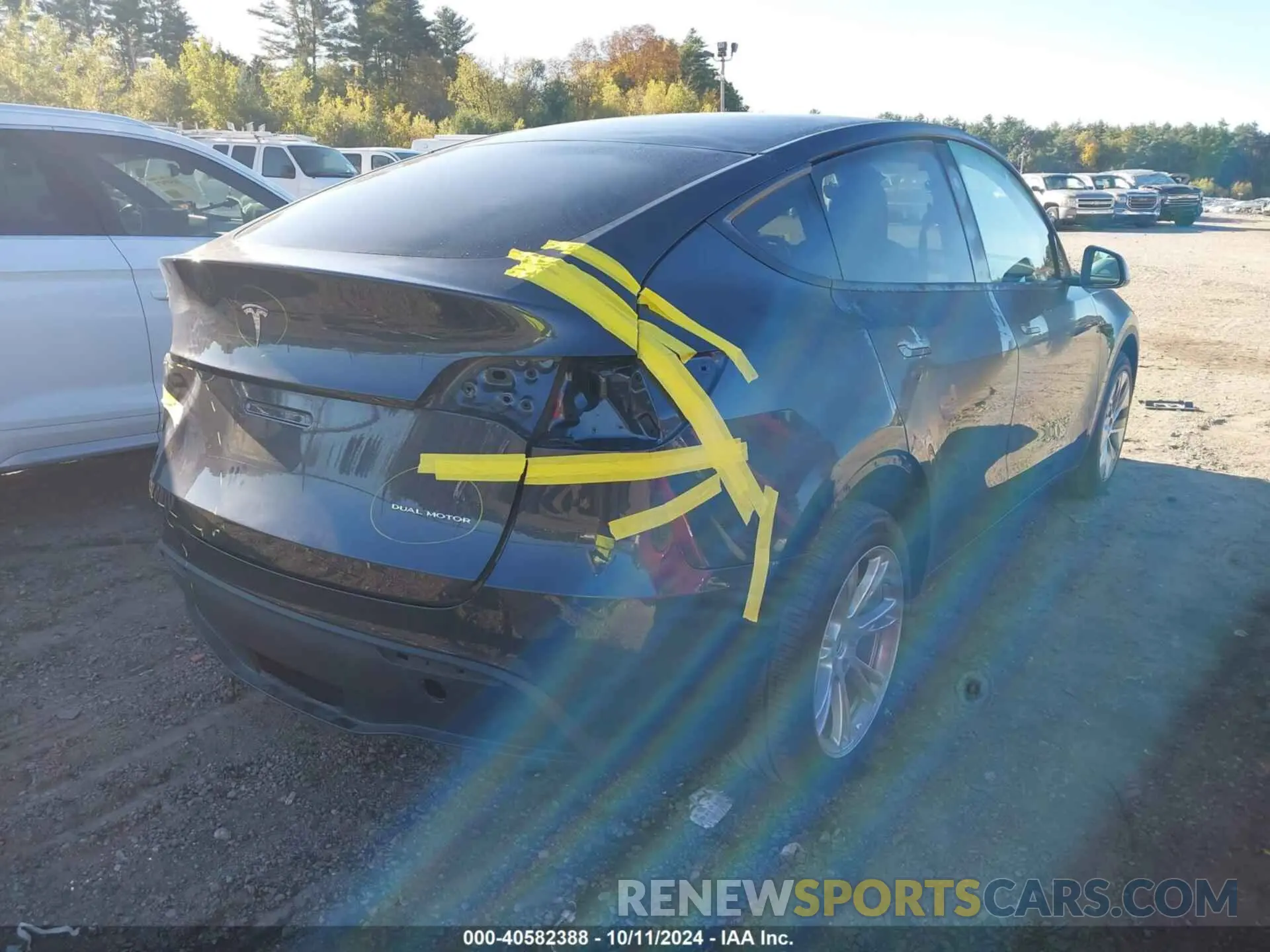 4 Photograph of a damaged car 7SAYGDEE5RA247944 TESLA MODEL Y 2024