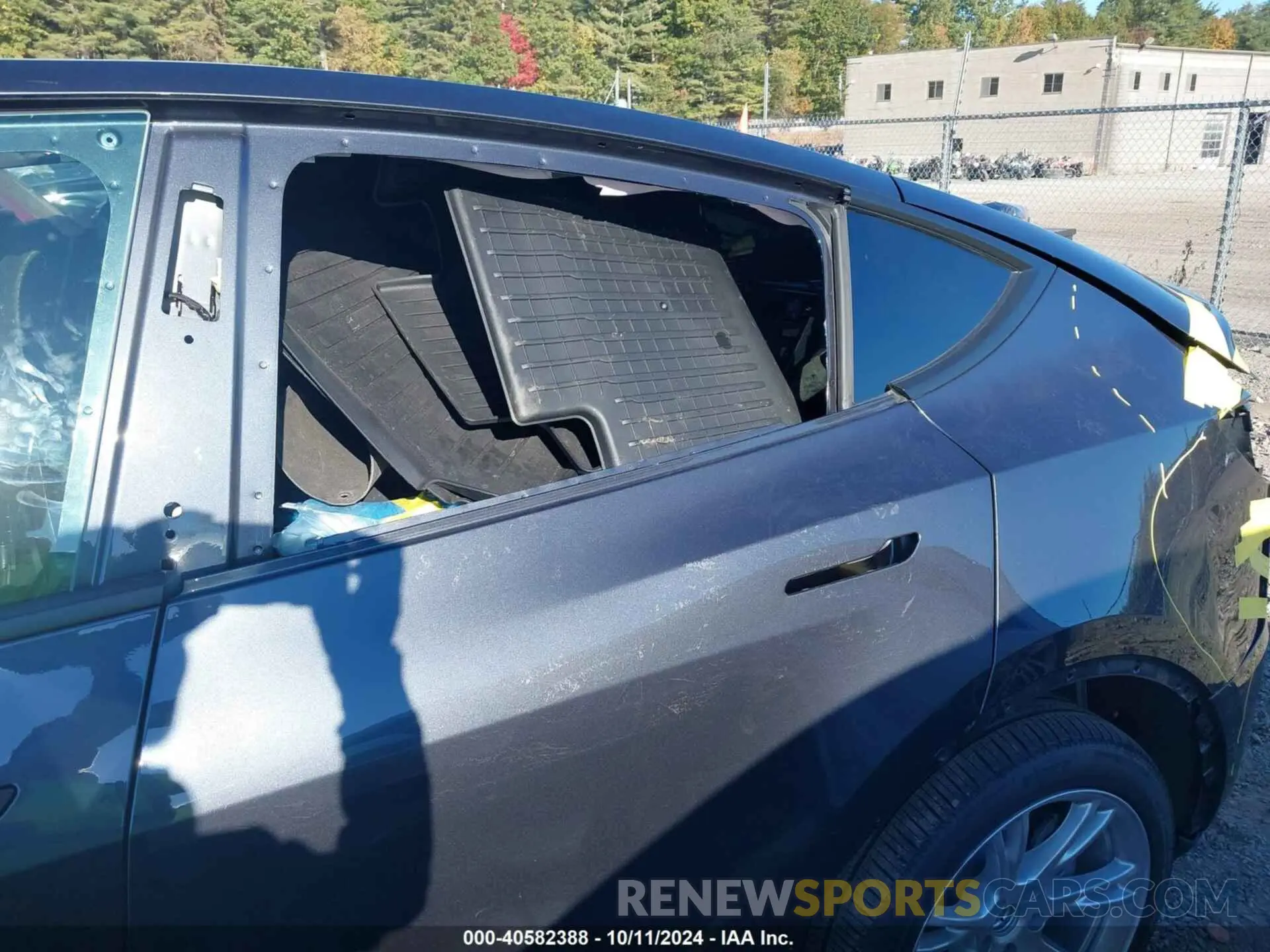 6 Photograph of a damaged car 7SAYGDEE5RA247944 TESLA MODEL Y 2024
