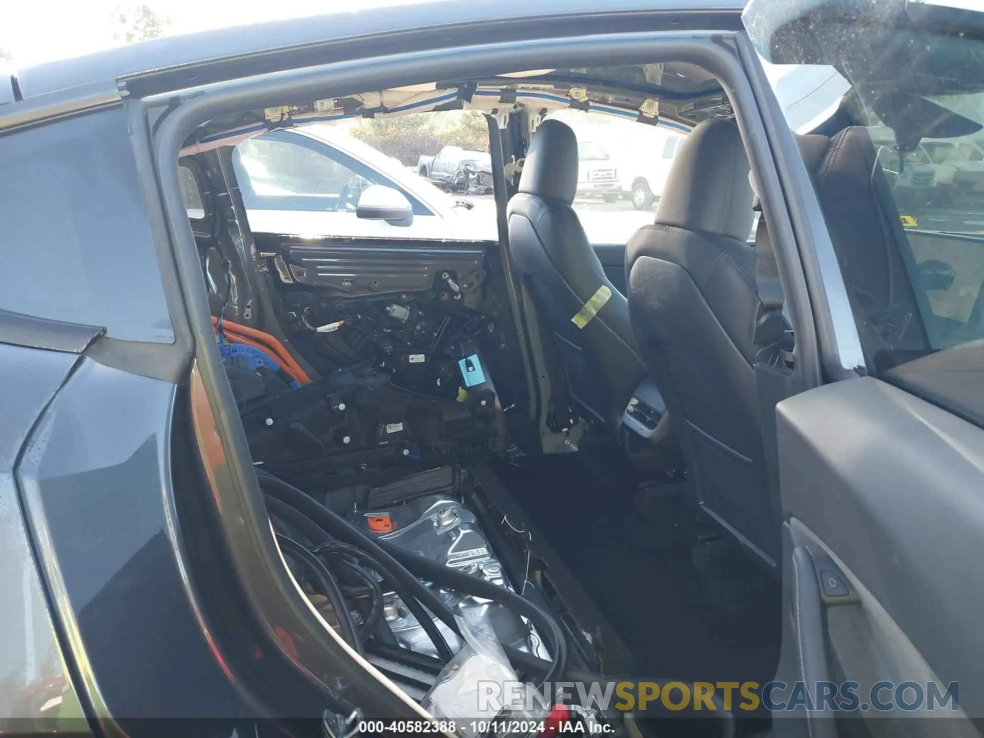 8 Photograph of a damaged car 7SAYGDEE5RA247944 TESLA MODEL Y 2024