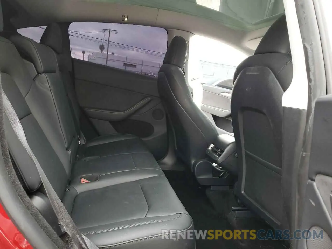 11 Photograph of a damaged car 7SAYGDEE5RA251895 TESLA MODEL Y 2024