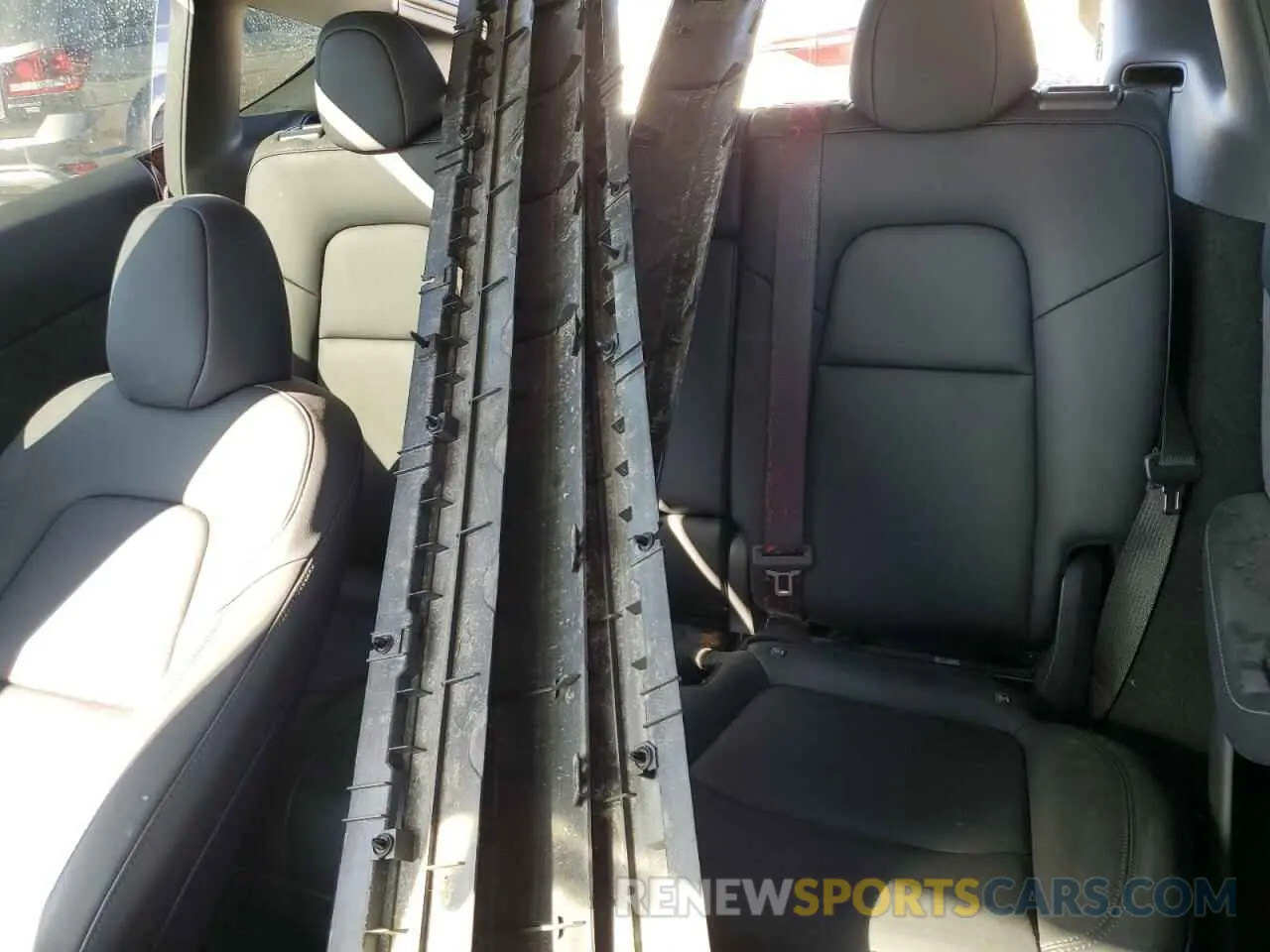 10 Photograph of a damaged car 7SAYGDEE5RA255476 TESLA MODEL Y 2024