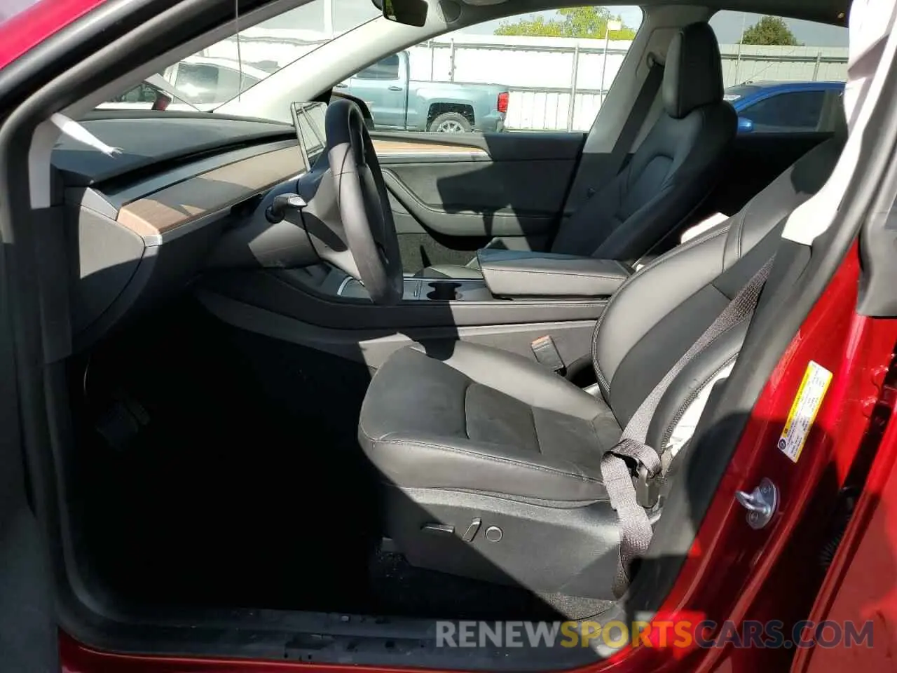 7 Photograph of a damaged car 7SAYGDEE5RA255736 TESLA MODEL Y 2024