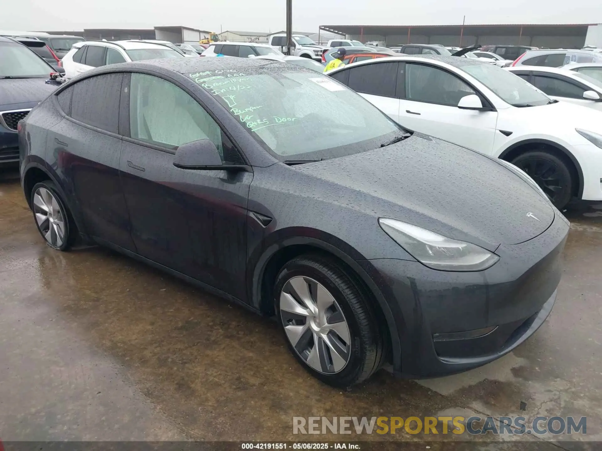 1 Photograph of a damaged car 7SAYGDEE5RA260614 TESLA MODEL Y 2024