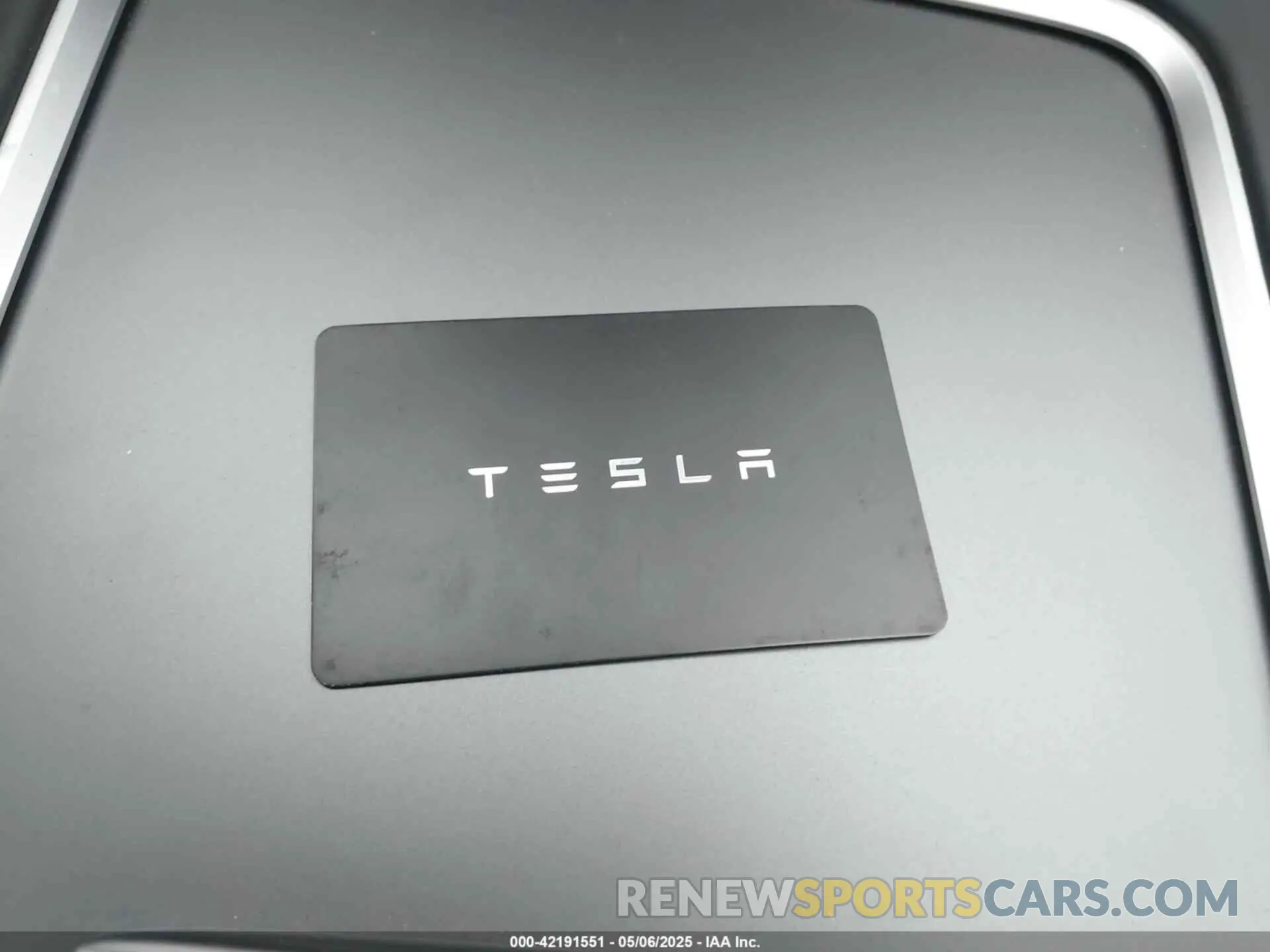 11 Photograph of a damaged car 7SAYGDEE5RA260614 TESLA MODEL Y 2024