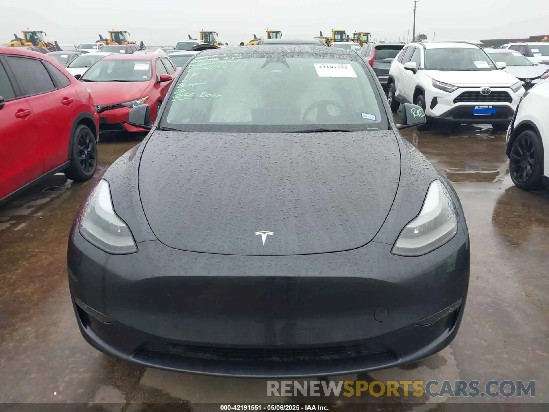 12 Photograph of a damaged car 7SAYGDEE5RA260614 TESLA MODEL Y 2024