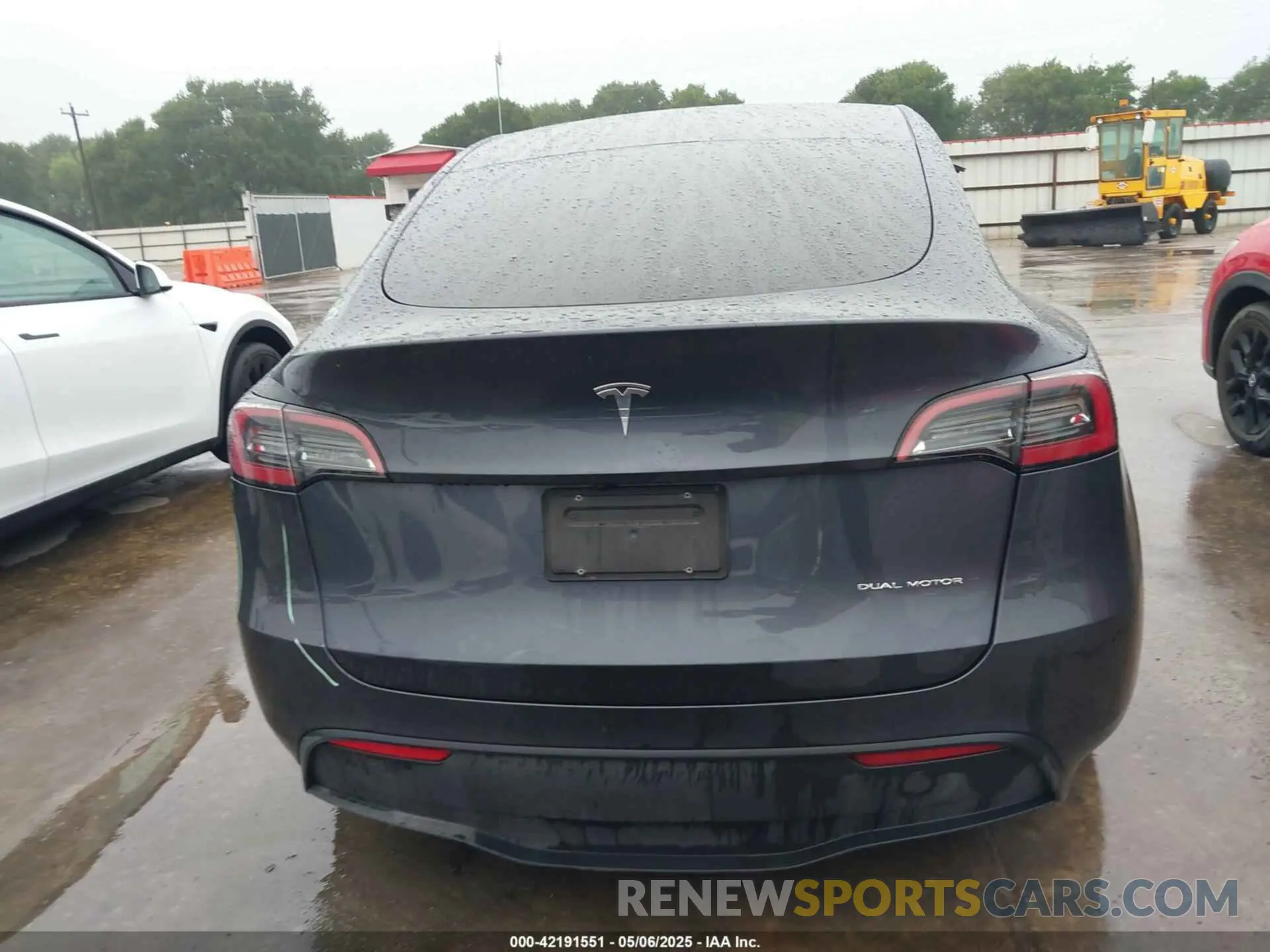16 Photograph of a damaged car 7SAYGDEE5RA260614 TESLA MODEL Y 2024