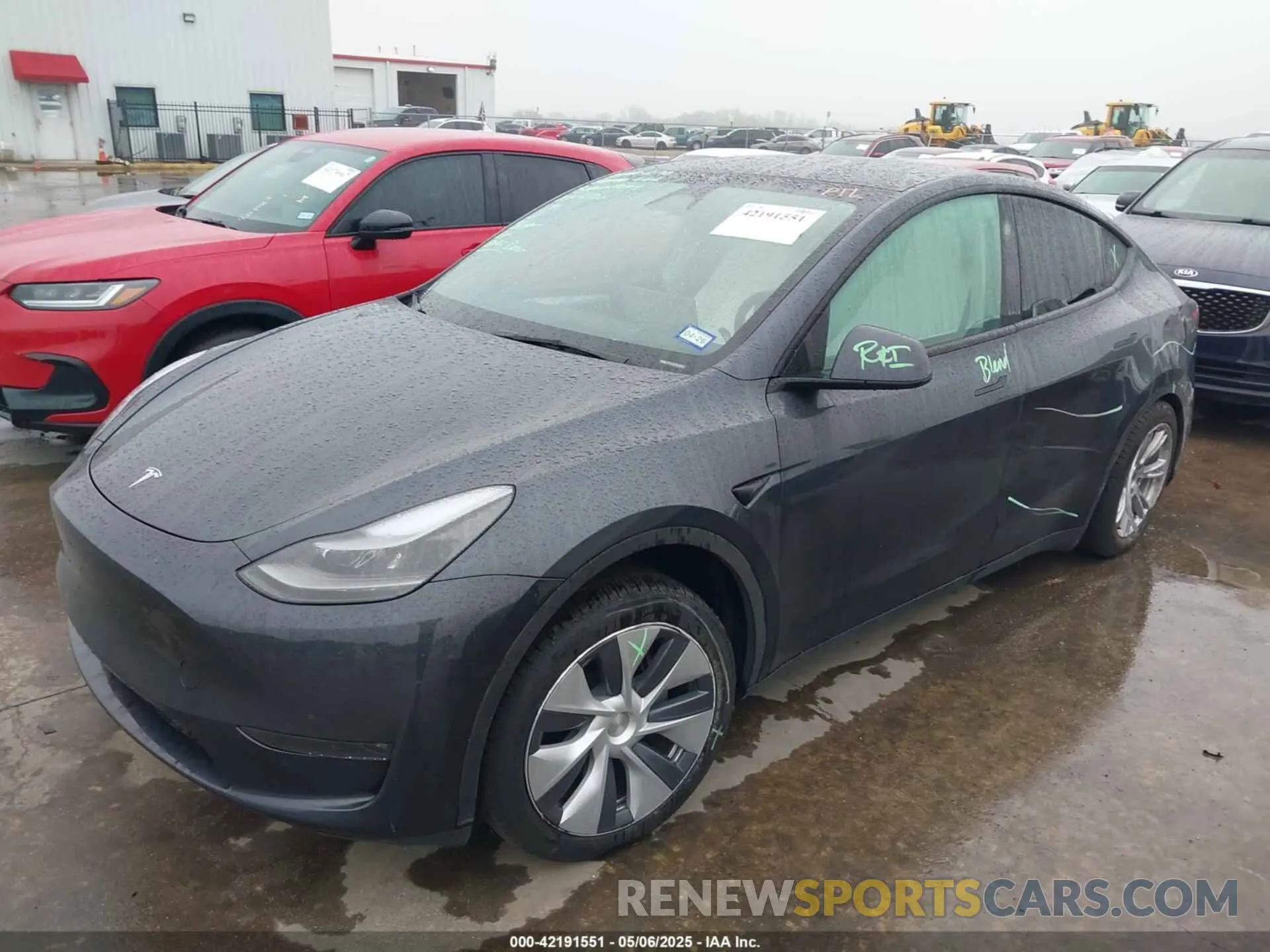 2 Photograph of a damaged car 7SAYGDEE5RA260614 TESLA MODEL Y 2024
