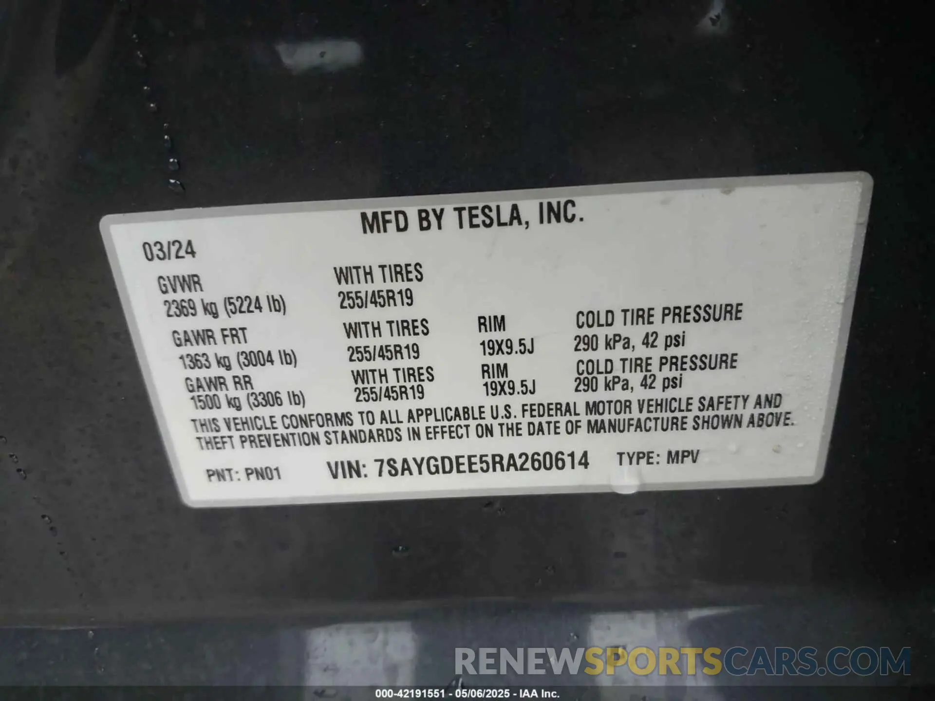 9 Photograph of a damaged car 7SAYGDEE5RA260614 TESLA MODEL Y 2024