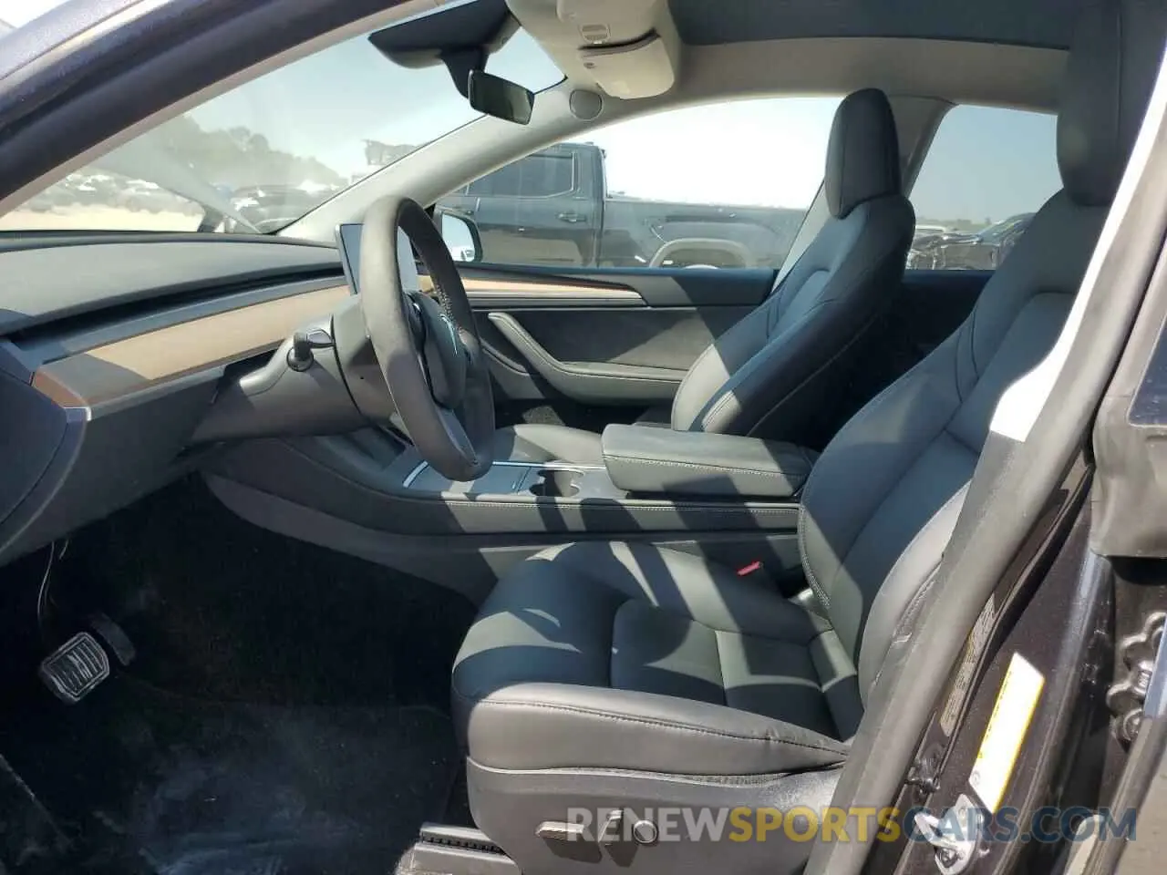 7 Photograph of a damaged car 7SAYGDEE5RA282984 TESLA MODEL Y 2024