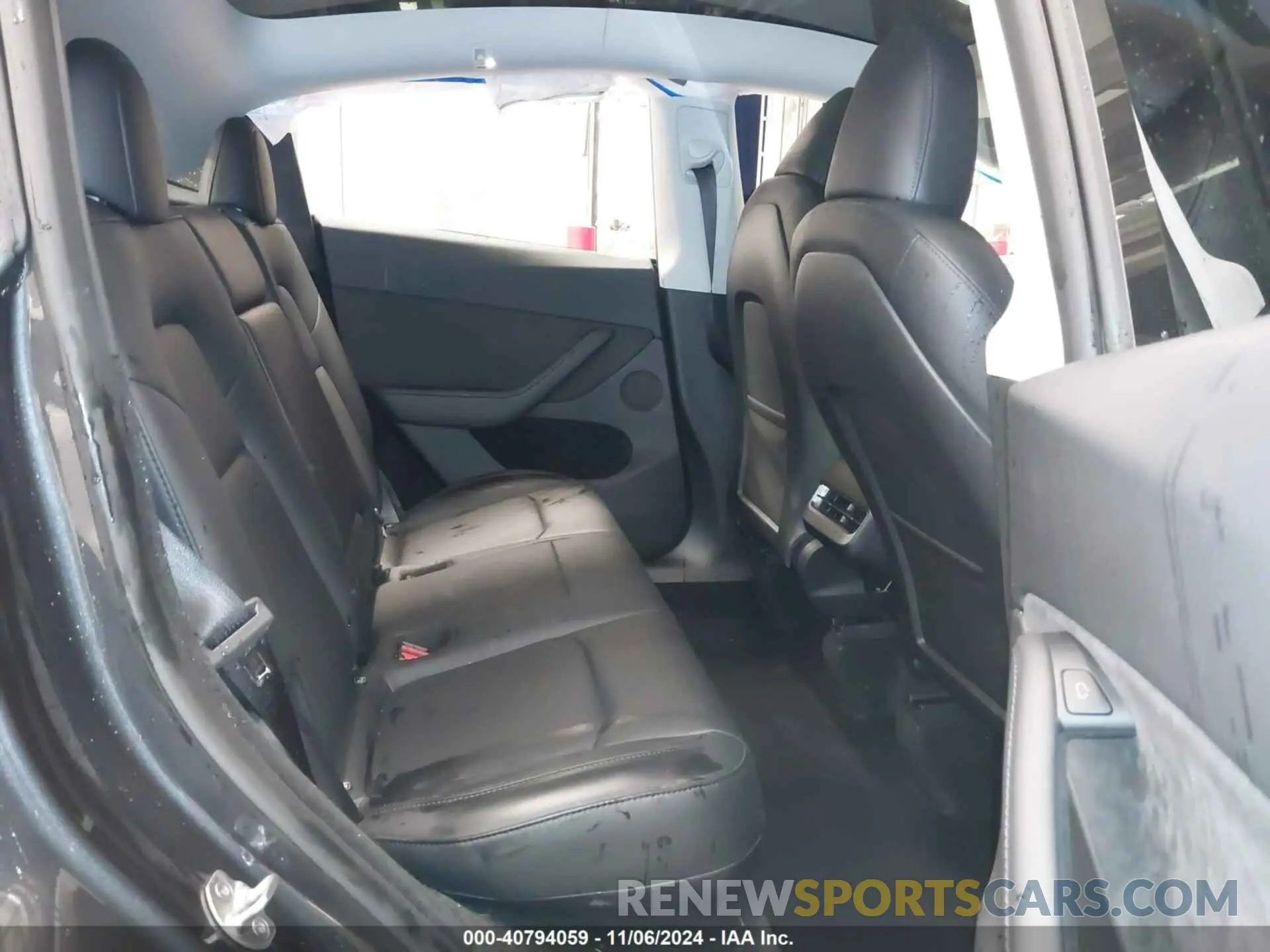8 Photograph of a damaged car 7SAYGDEE5RA284010 TESLA MODEL Y 2024