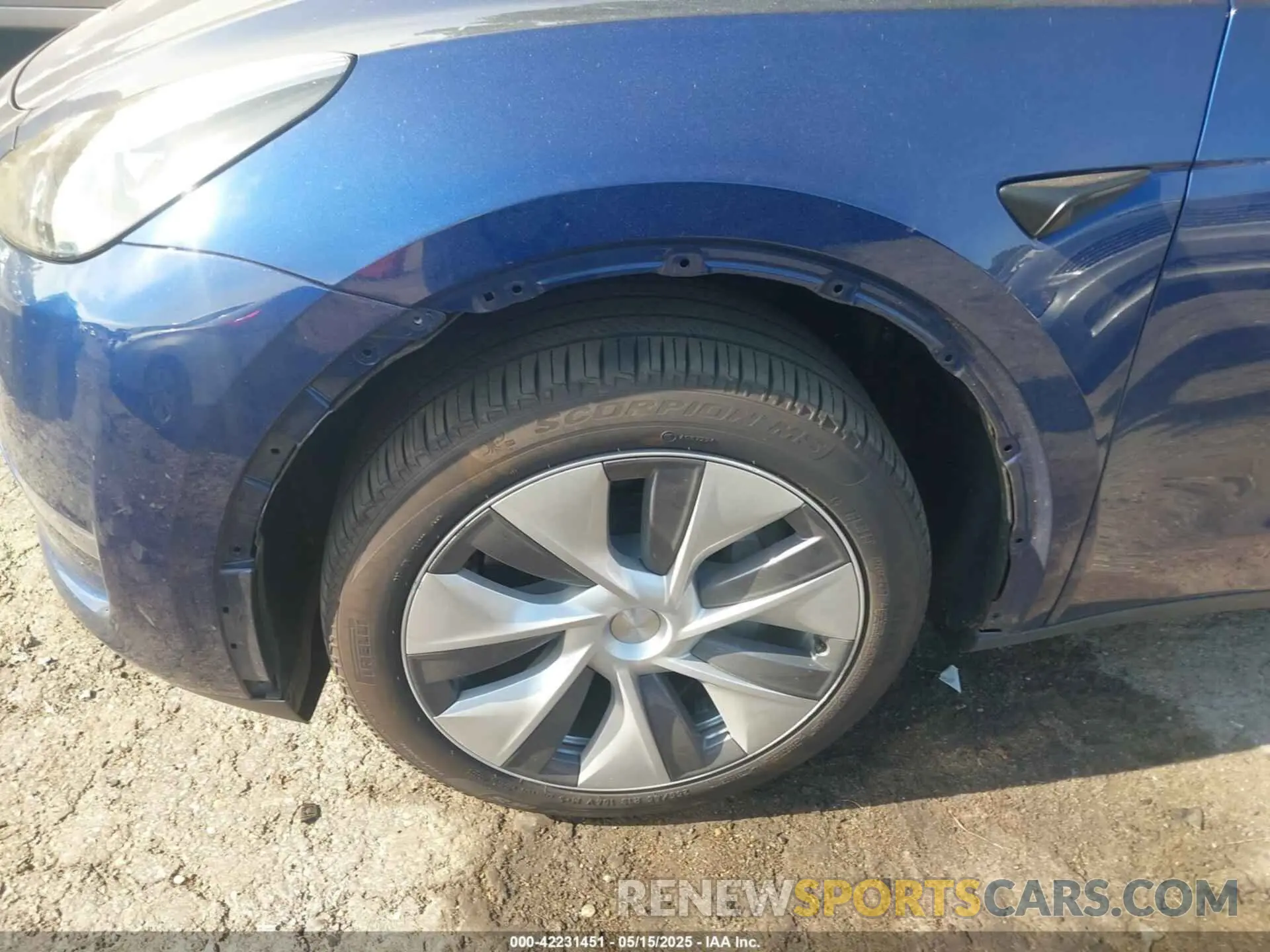 21 Photograph of a damaged car 7SAYGDEE5RA285075 TESLA MODEL Y 2024
